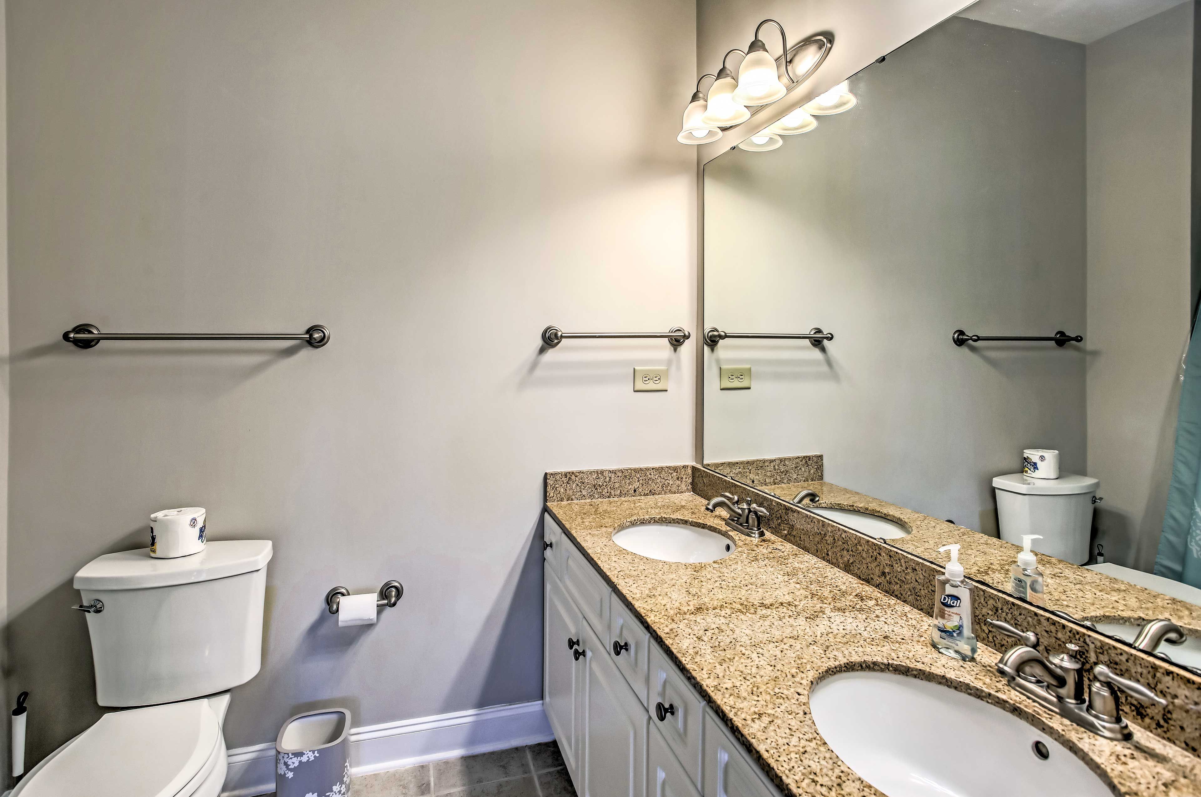 Full Bathroom | Towels Provided
