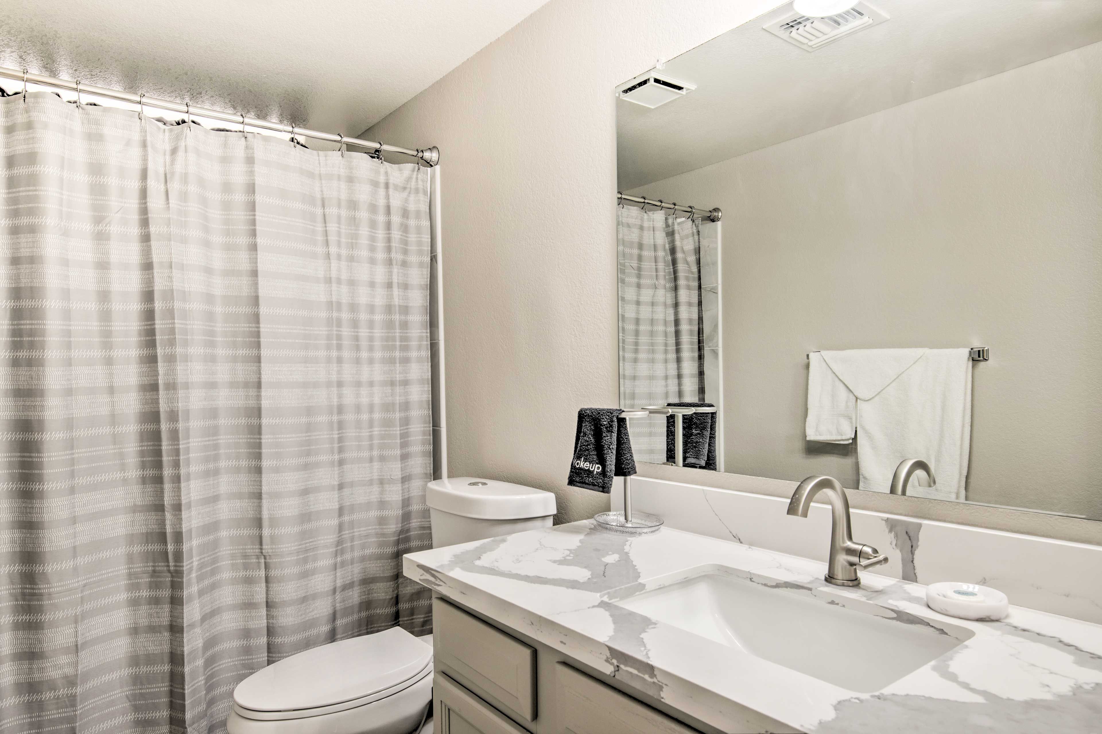 Full Bathroom | Shower/Tub Combo