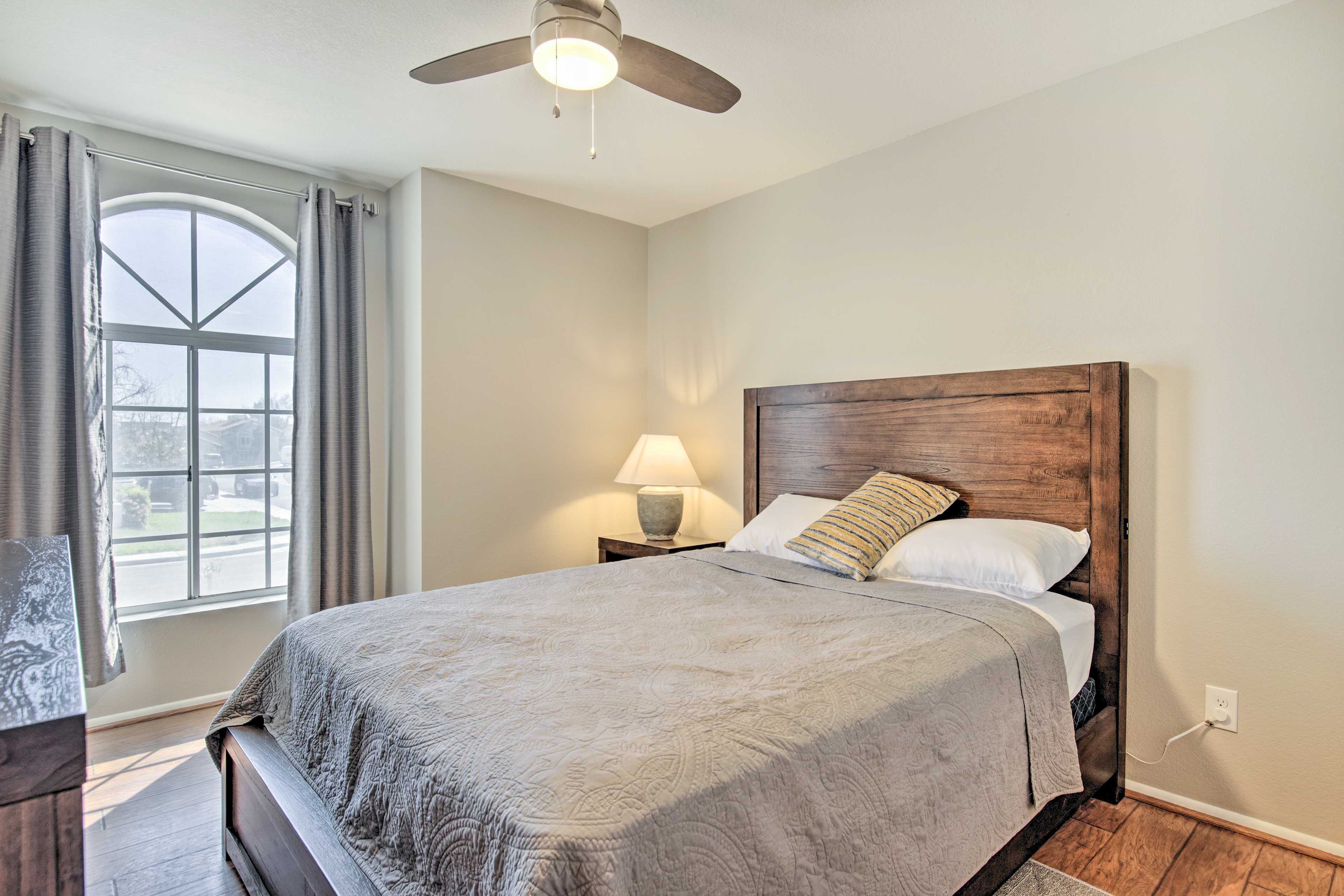 Bedroom 2 | Queen Bed