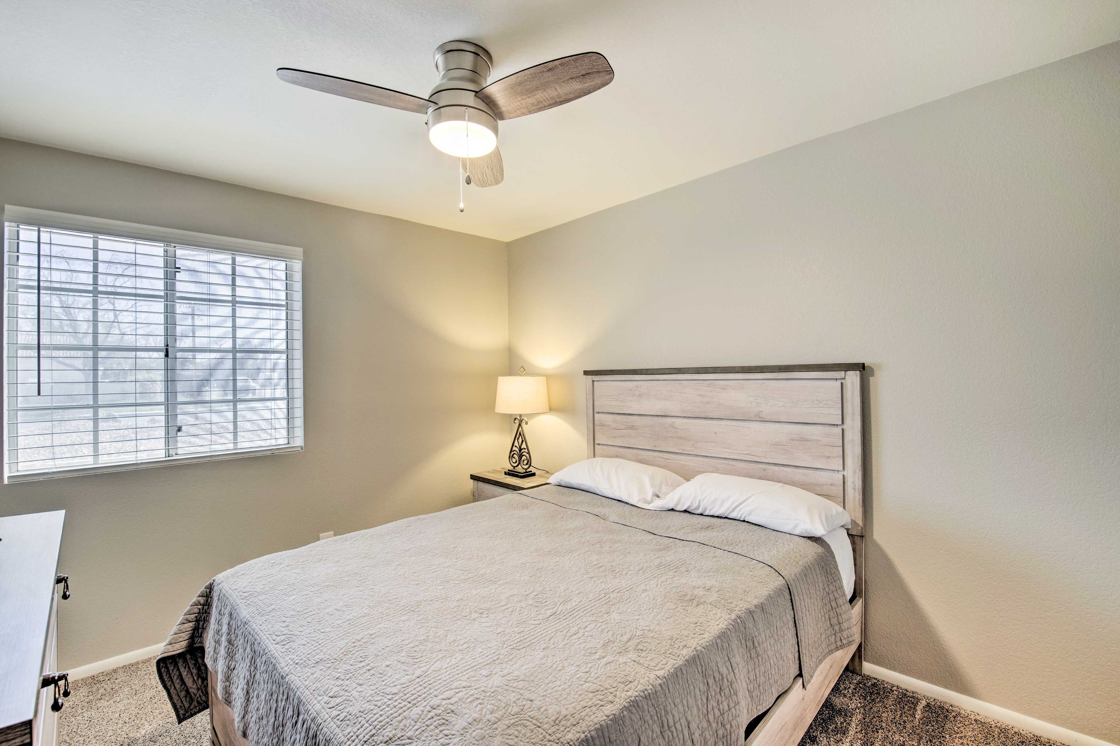 Bedroom 3 | Queen Bed