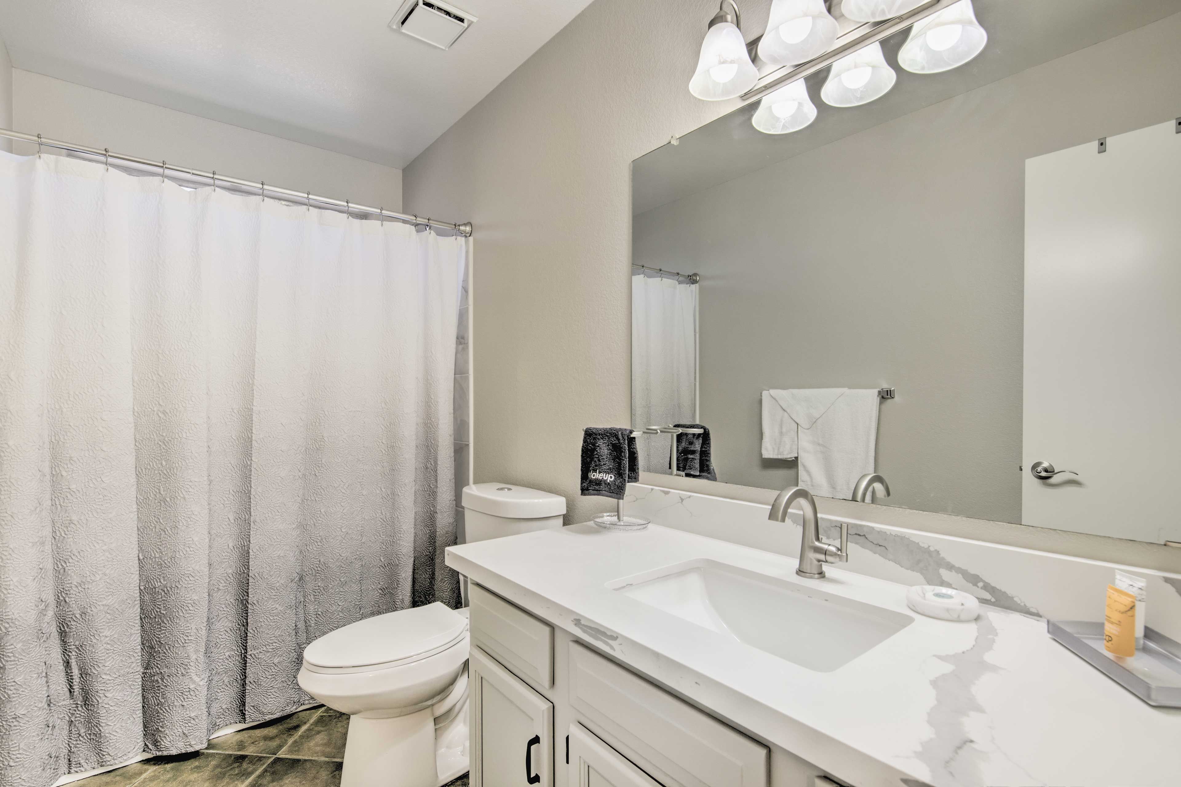 Full Bathroom | Shower/Tub Combo