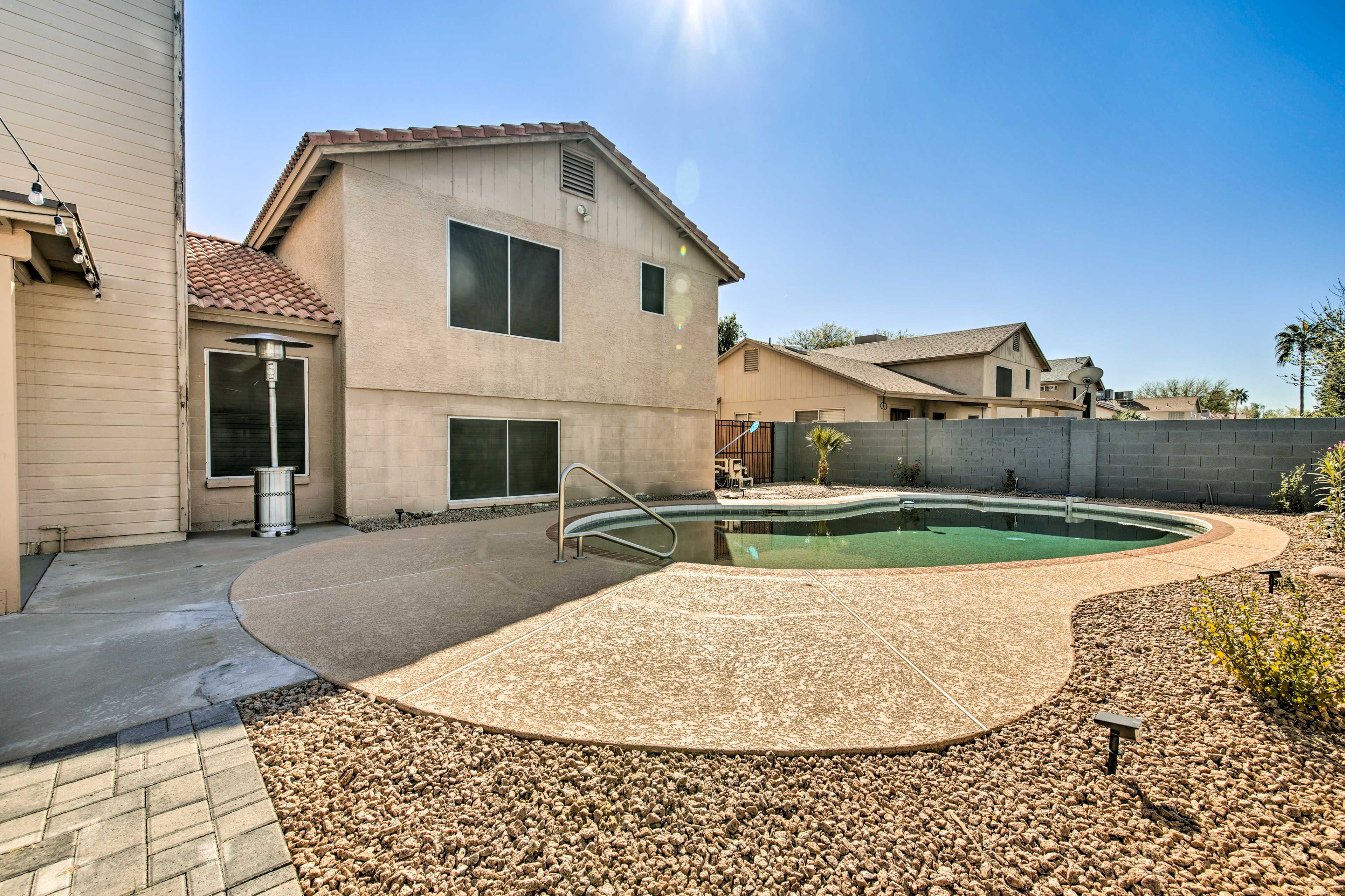 Private Outdoor Pool | Depth (3’- 9’)