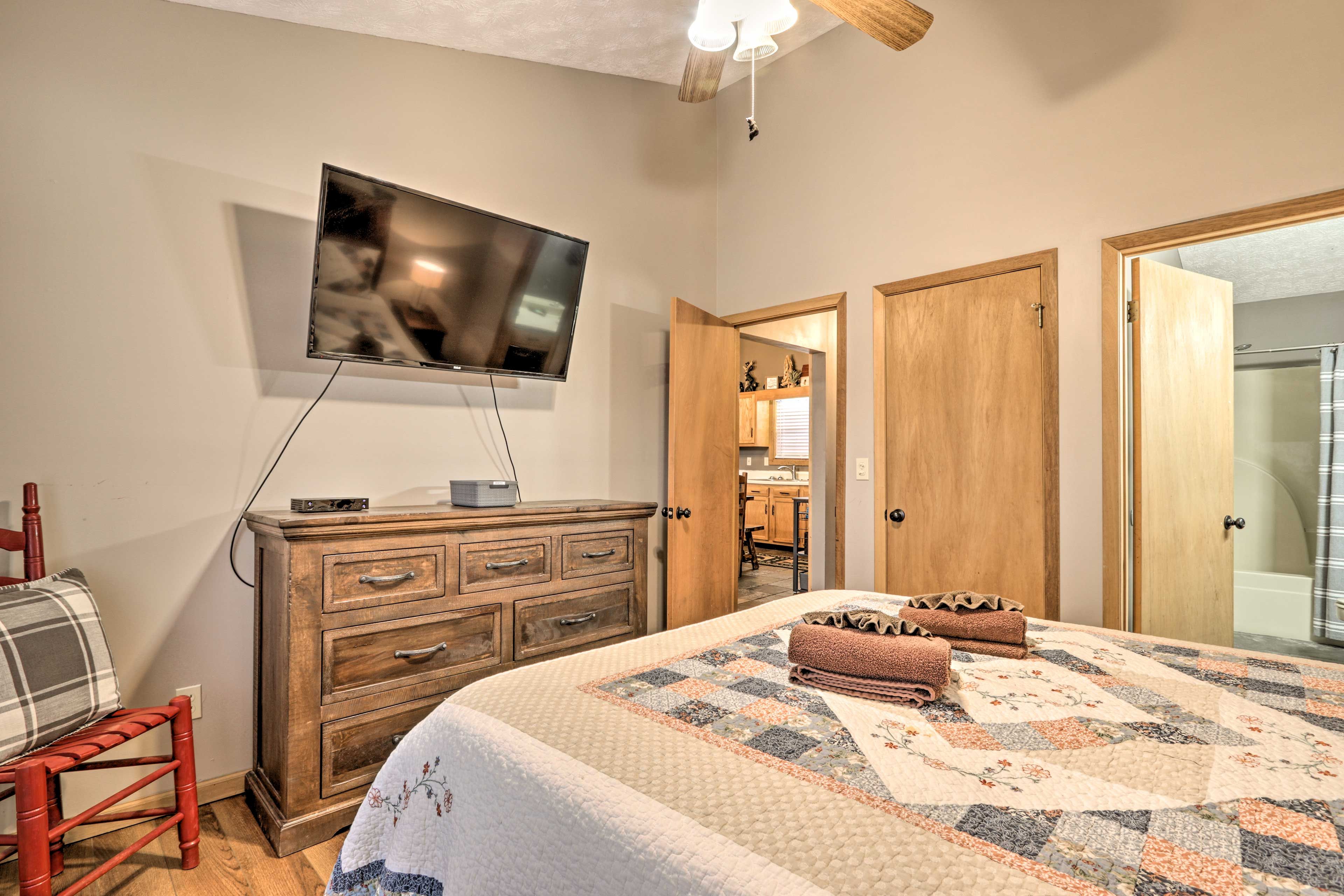 Bedroom 2 | Smart TV | En-Suite Bathroom