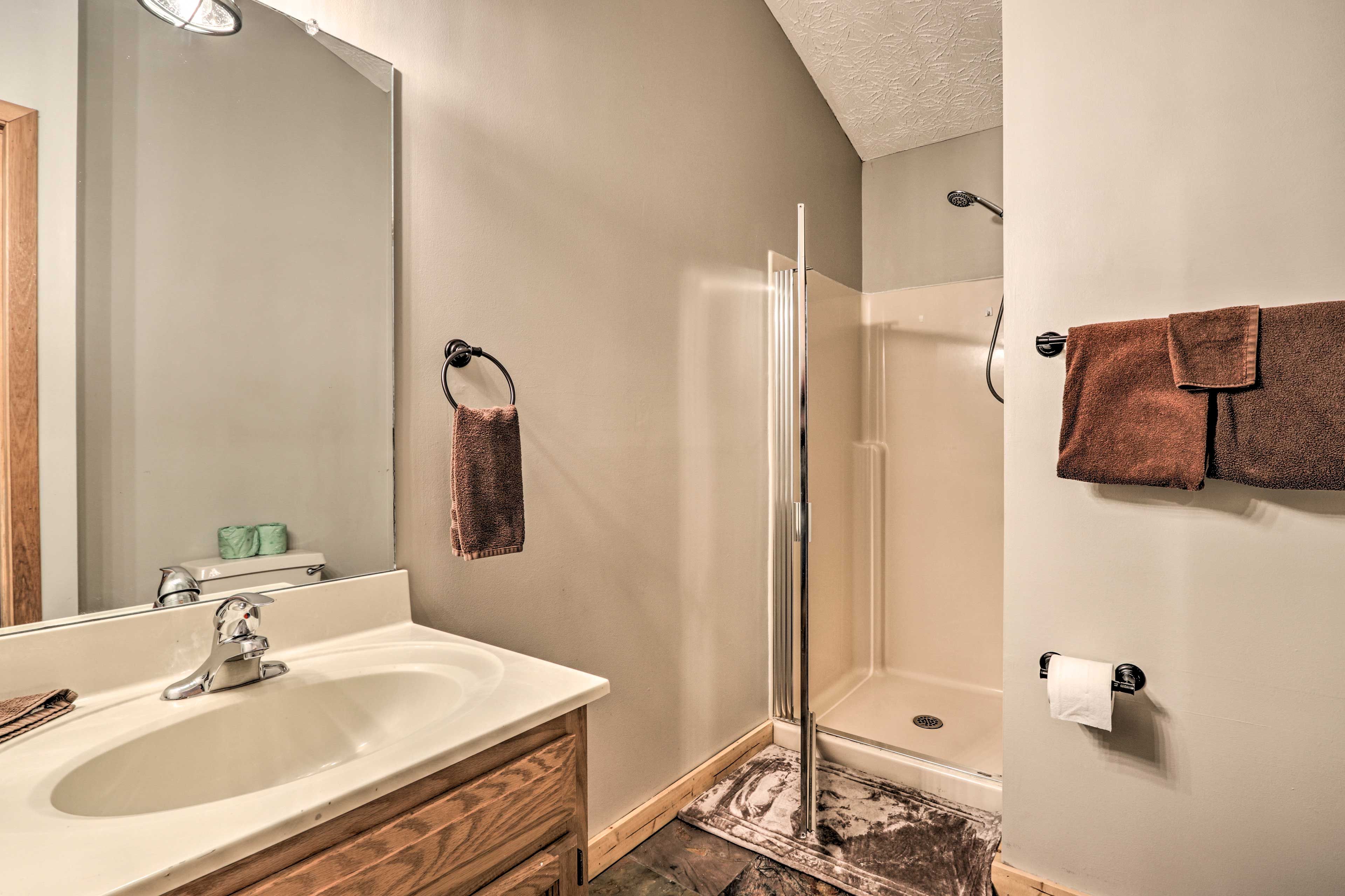 En-Suite Bathroom | Walk-In Shower | Towels Provided