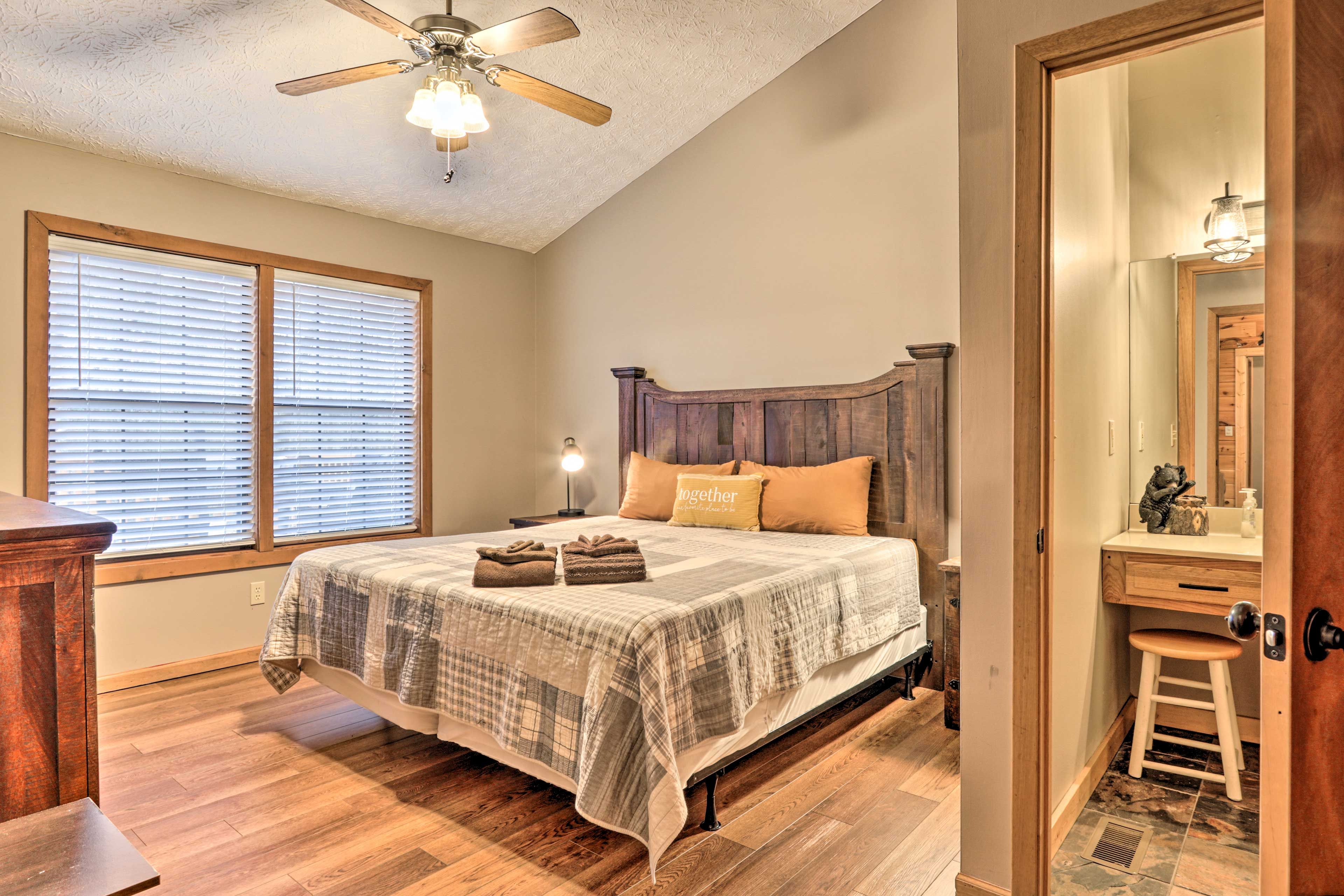 Bedroom 1 | King Bed | 1st Floor