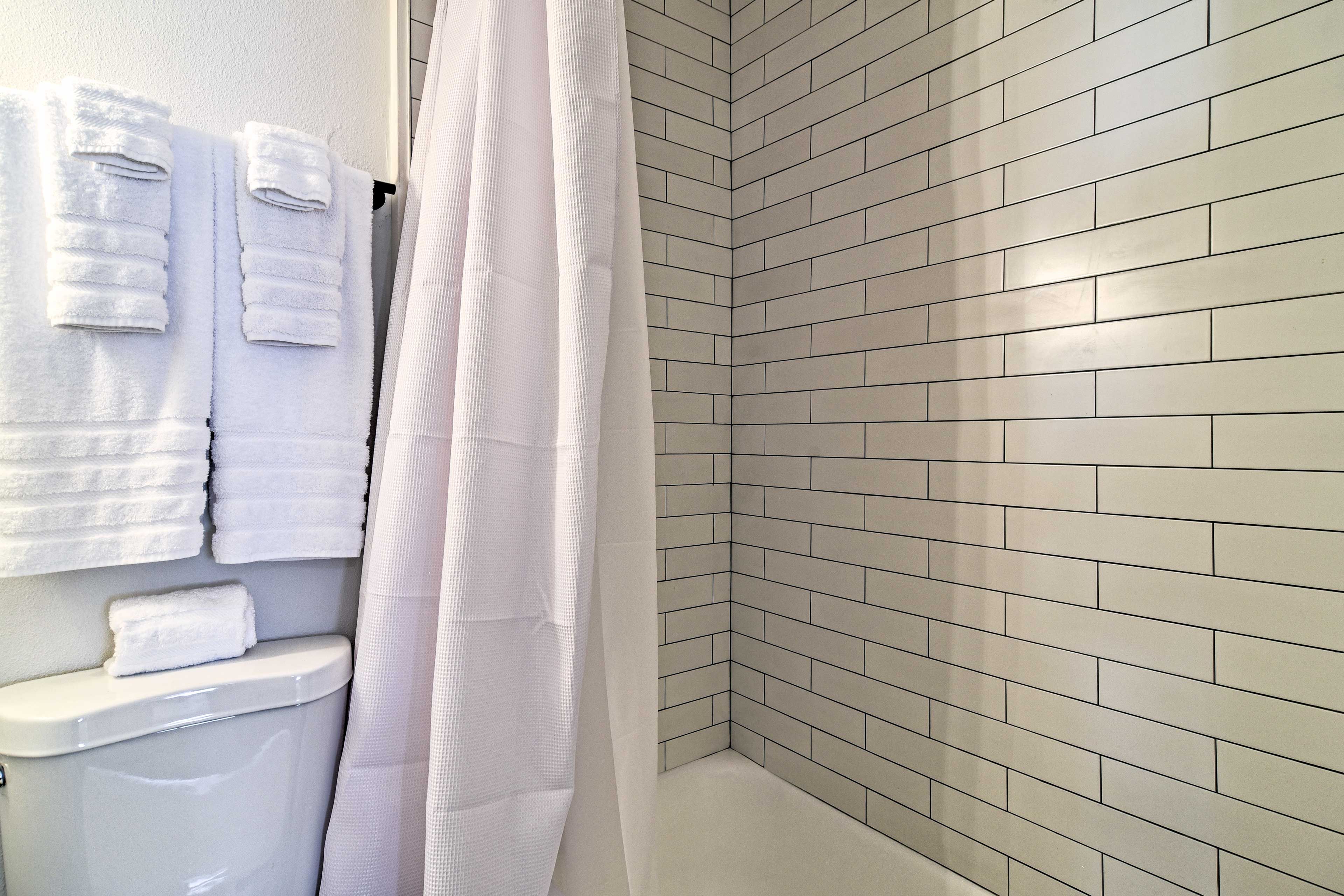En-Suite Bathroom | Towels Provided