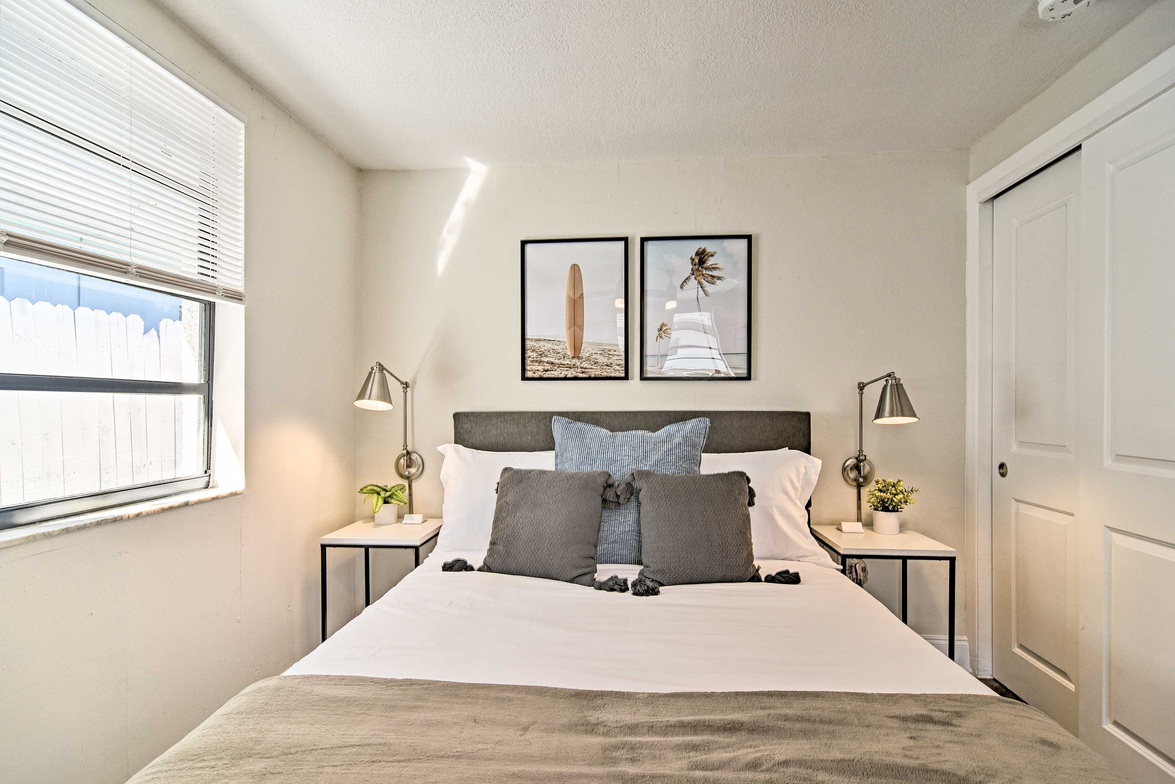 Studio | Queen Bed | Linens Provided