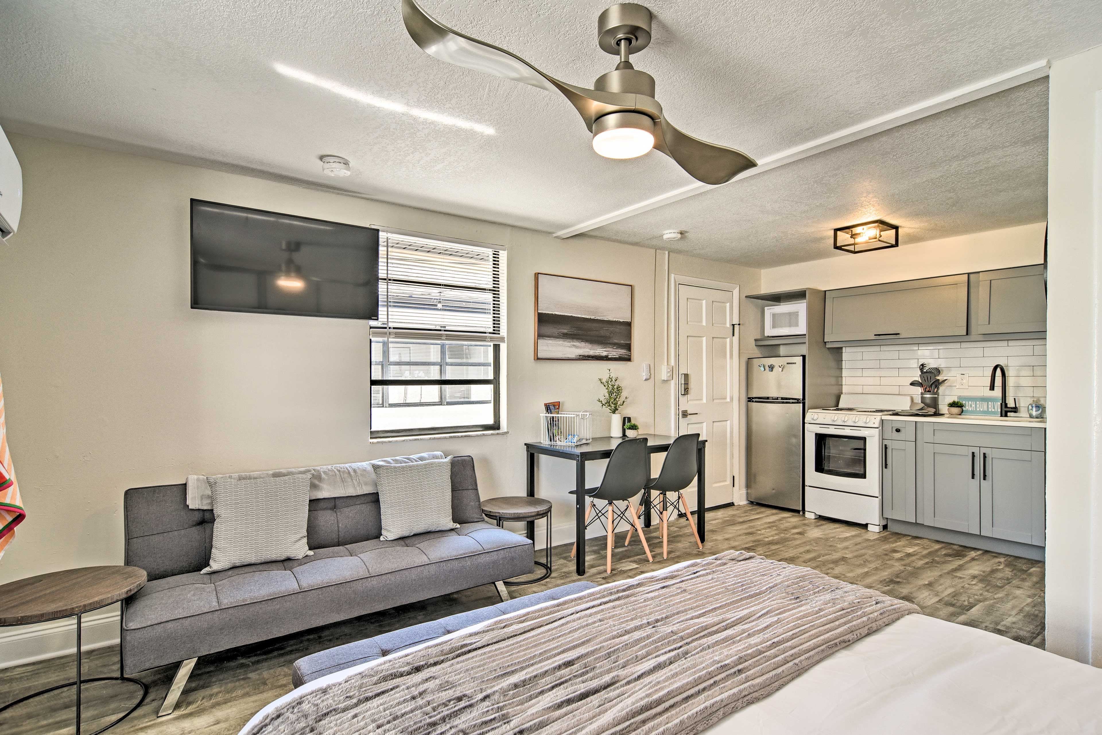 Madeira Beach Vacation Rental | Studio | 1BA | 280 Sq Ft | 1 Step for Access