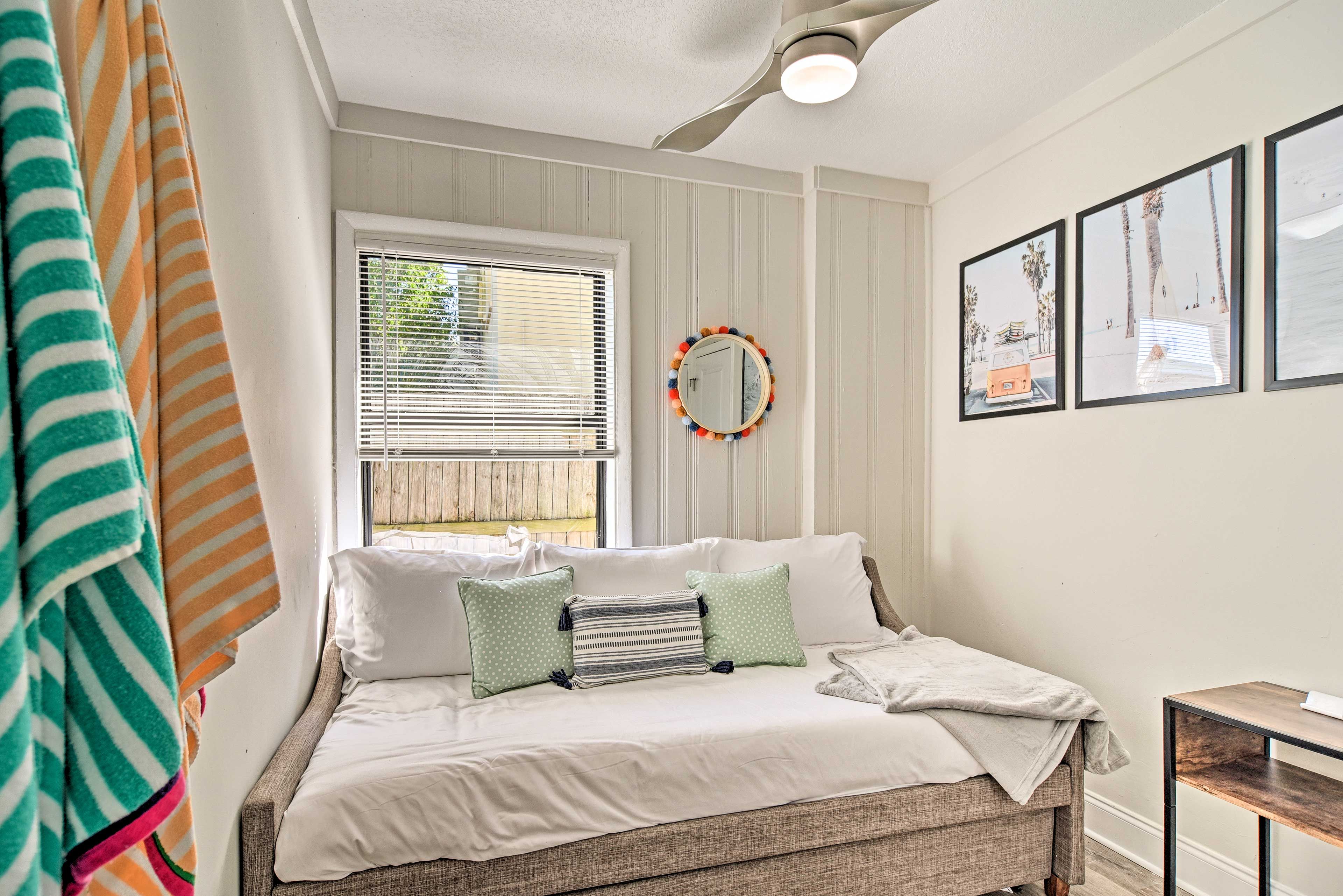 Bedroom 2 | Twin Bed w/ Twin Trundle