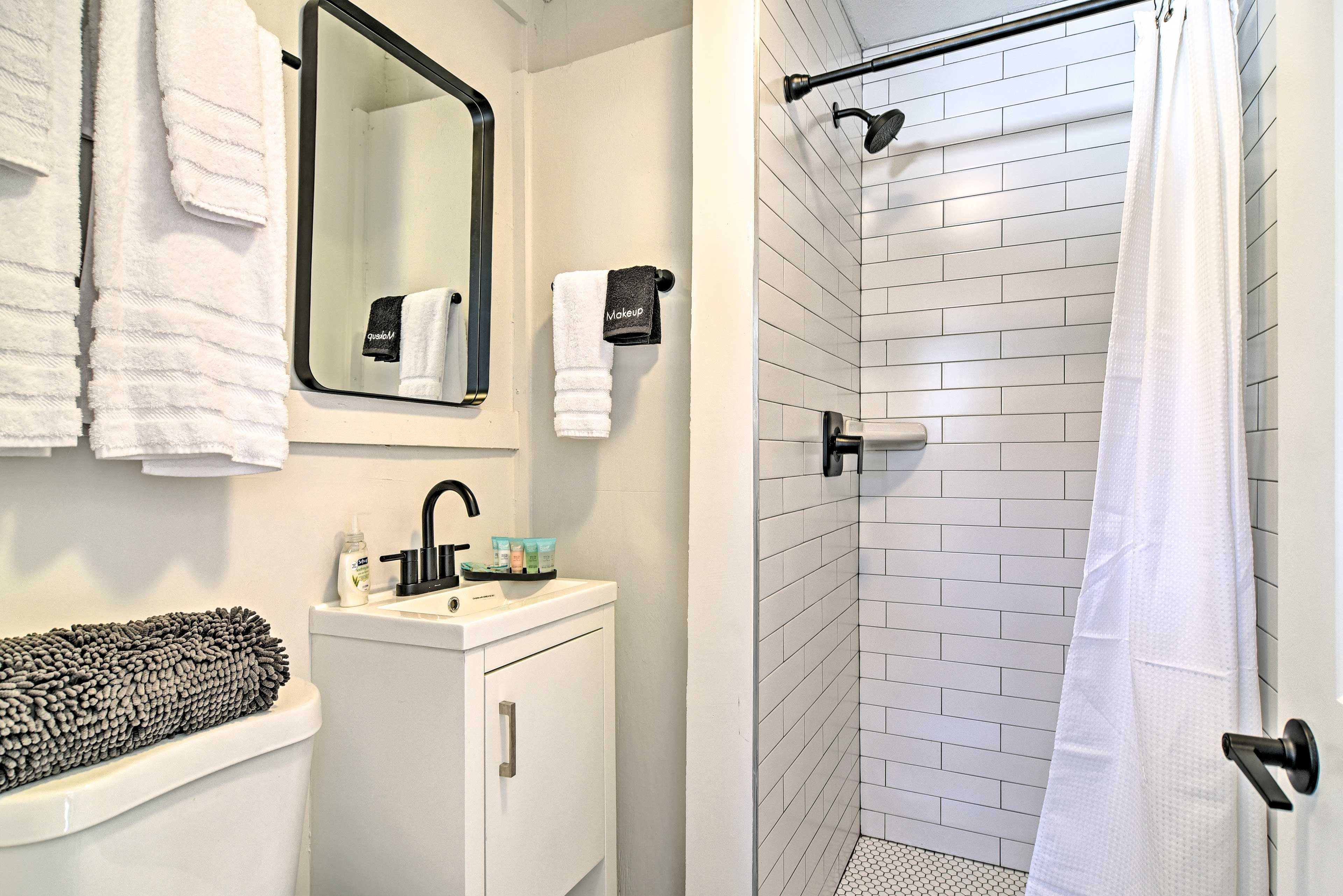Full Bathroom | Walk-In Shower | Towels Provided | Complimentary Toiletries