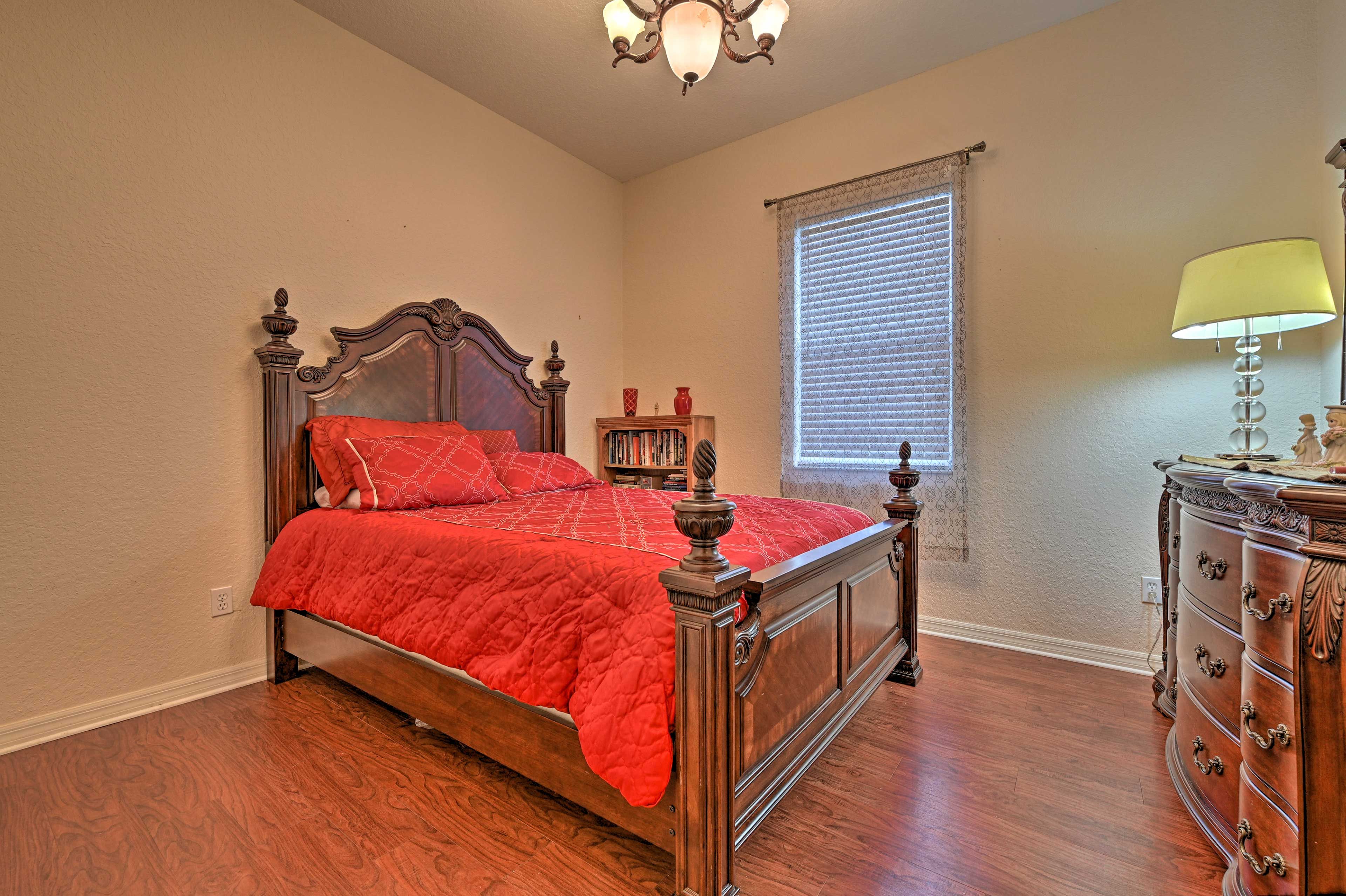 Bedroom 2 | Main Level | Queen Bed