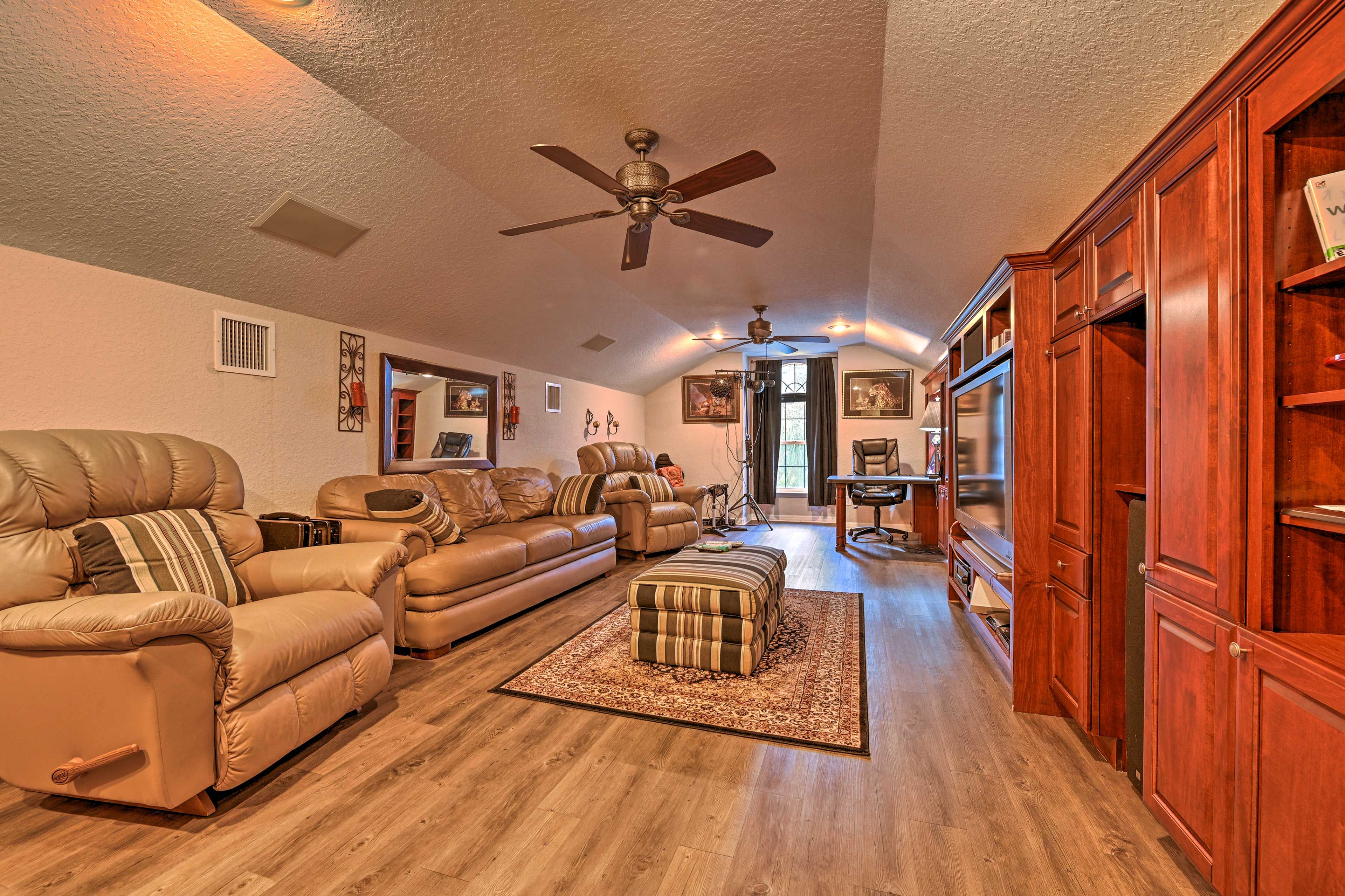 Game Room | Full Sleeper Sofa | Upper Level