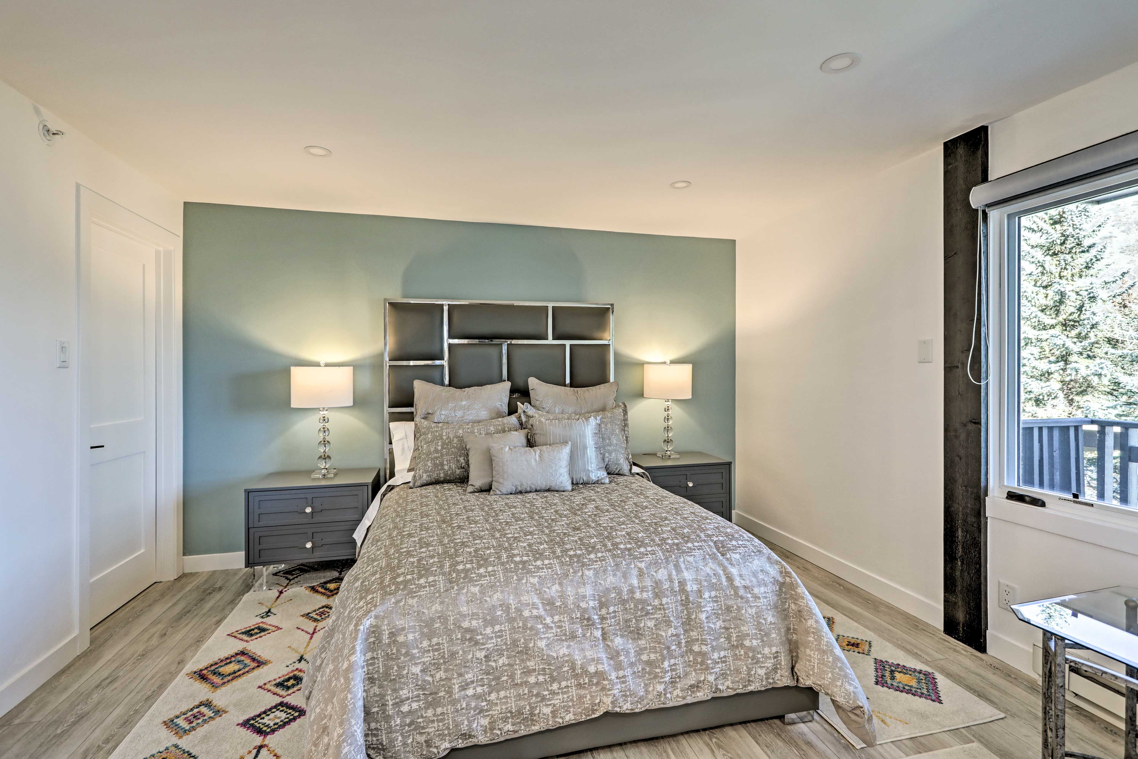 Bedroom | Queen Bed | Linens Provided