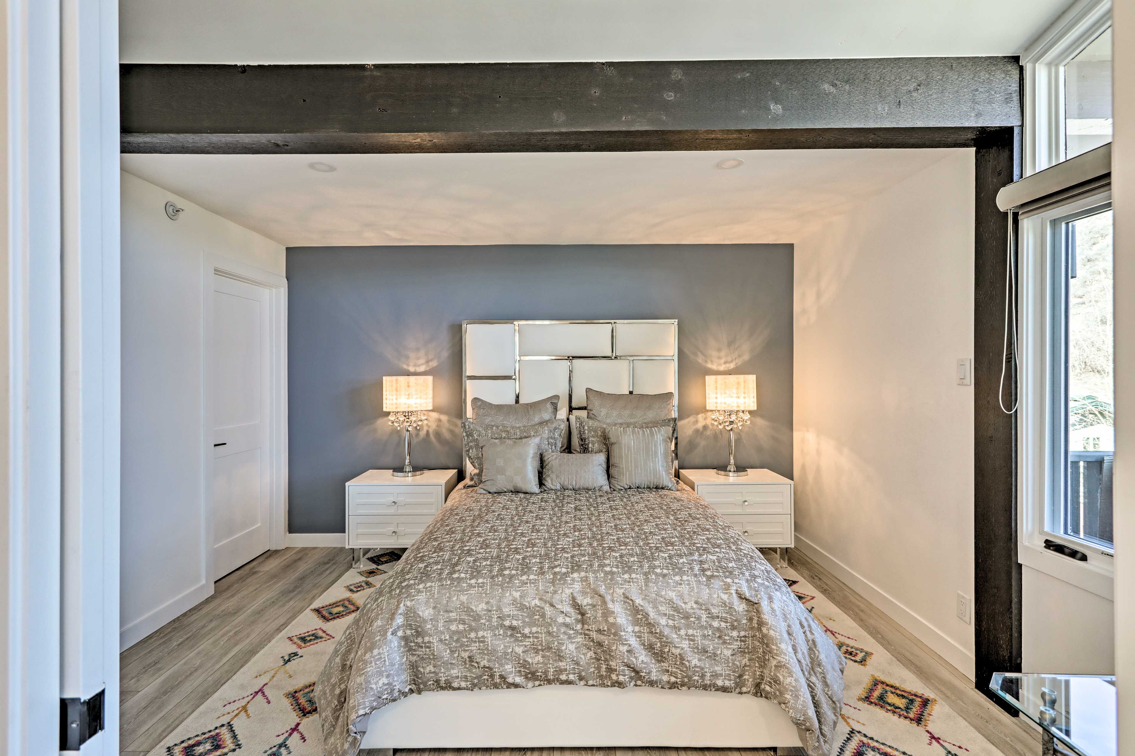 Bedroom | Queen Bed | Linens Provided