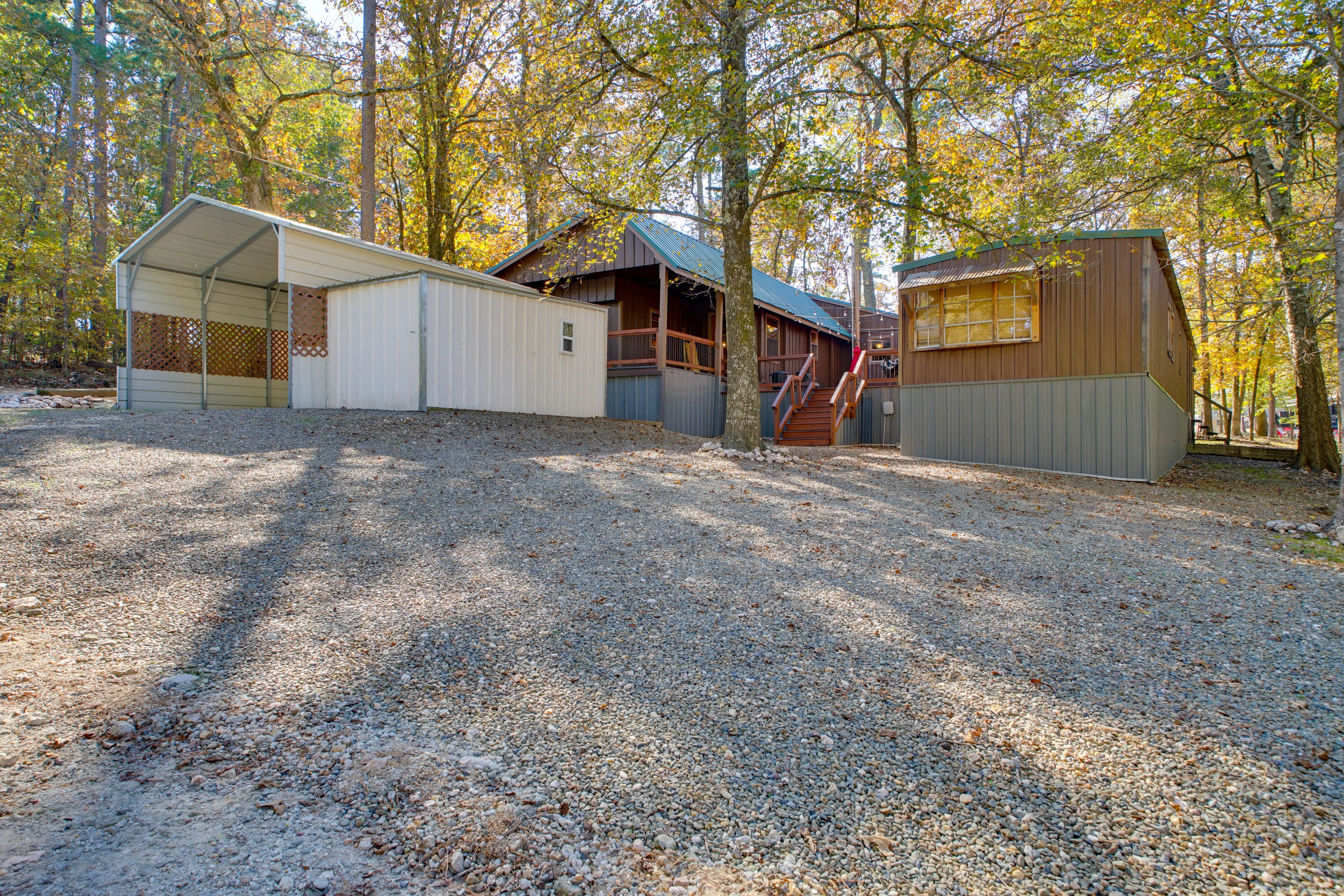 Parking | Driveway (4 Vehicles) | Trailer Parking Allowed