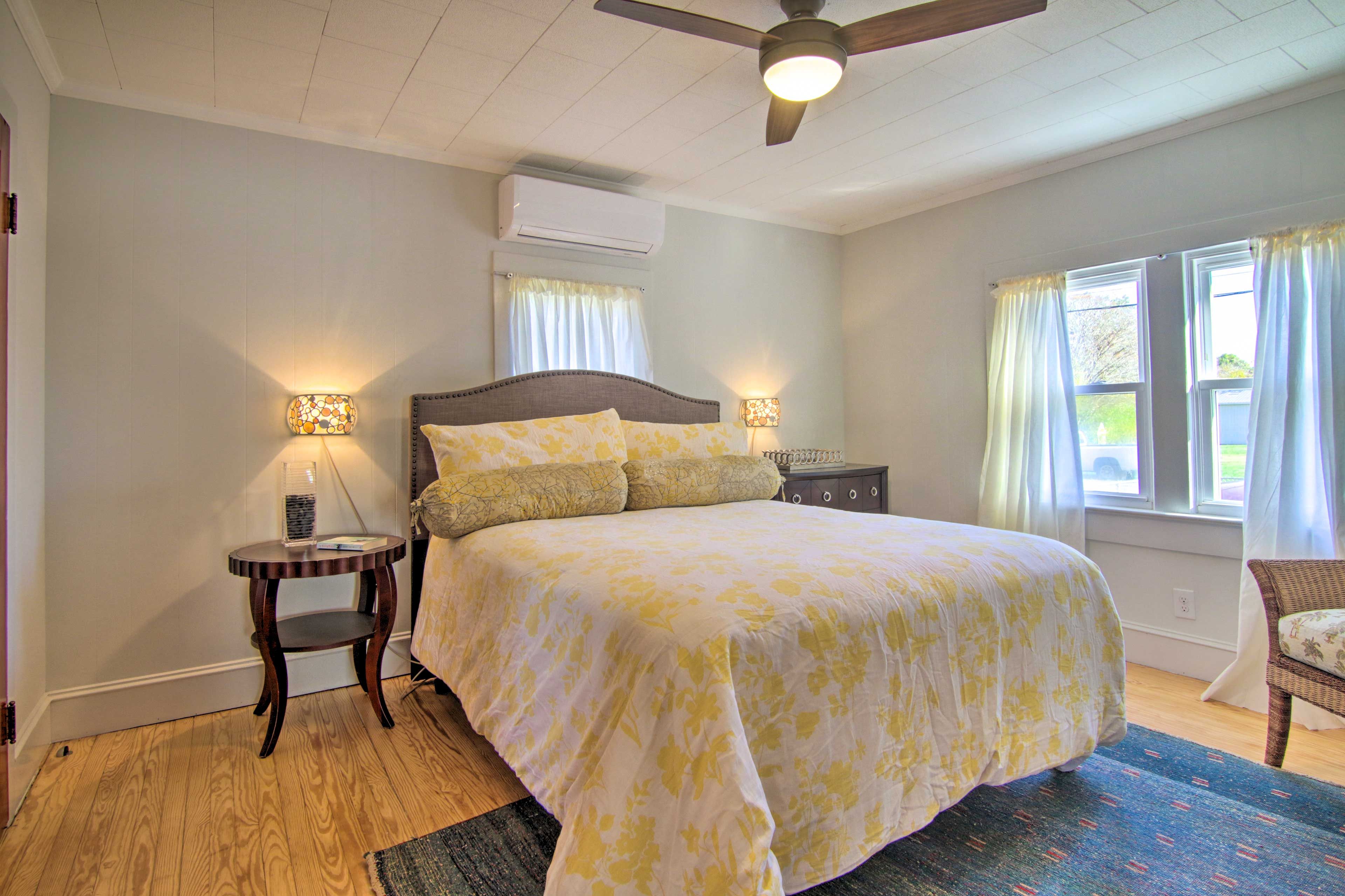 Bedroom 2 | Queen Bed | 1st Floor