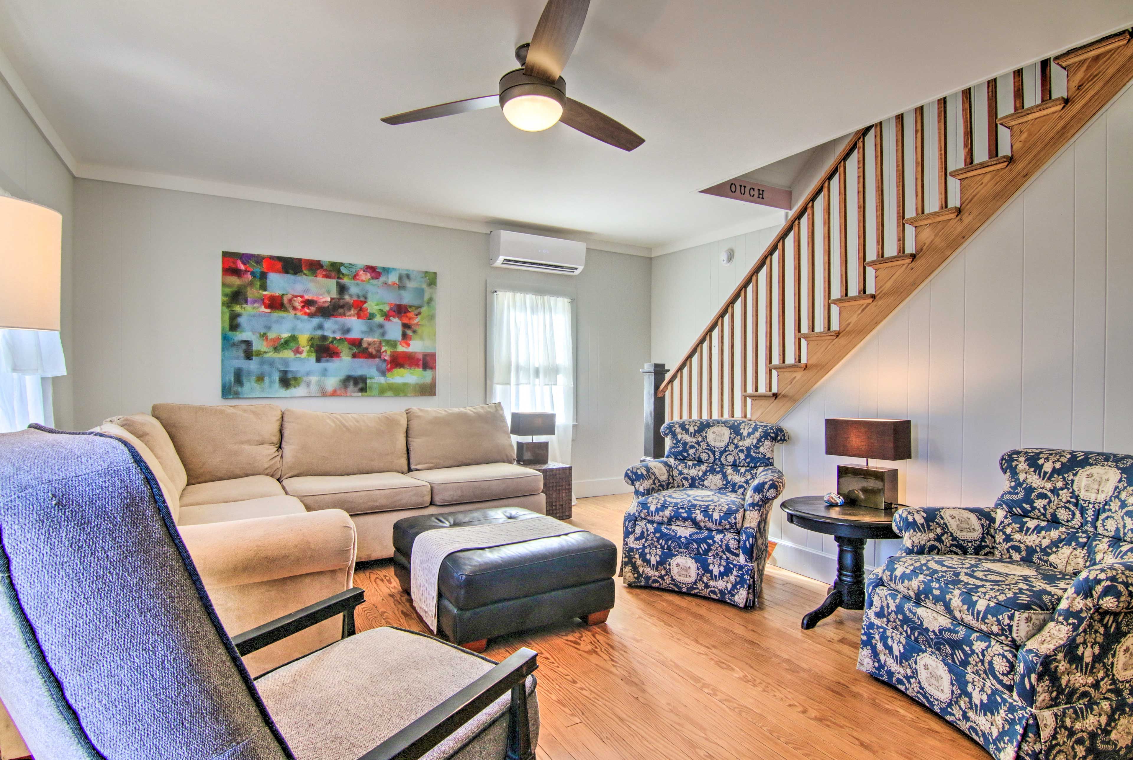 Living Room | Free WiFi (48 Mbps)