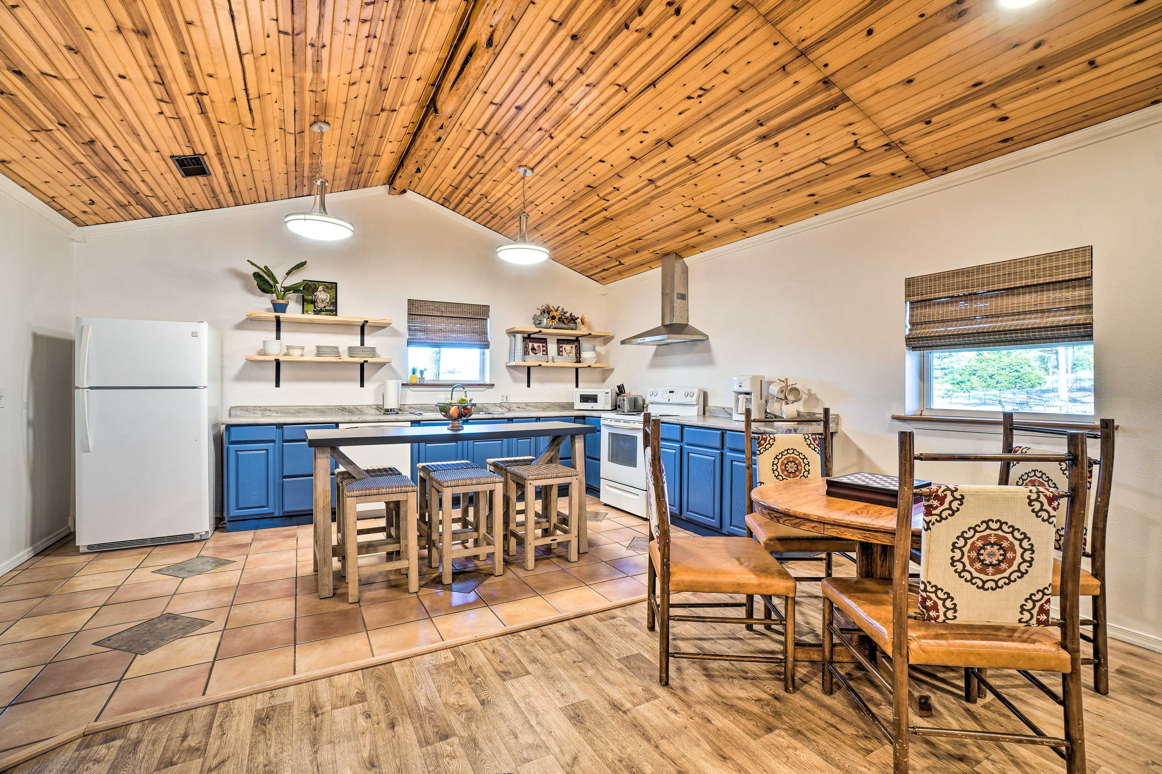 Kitchen | Dining Area