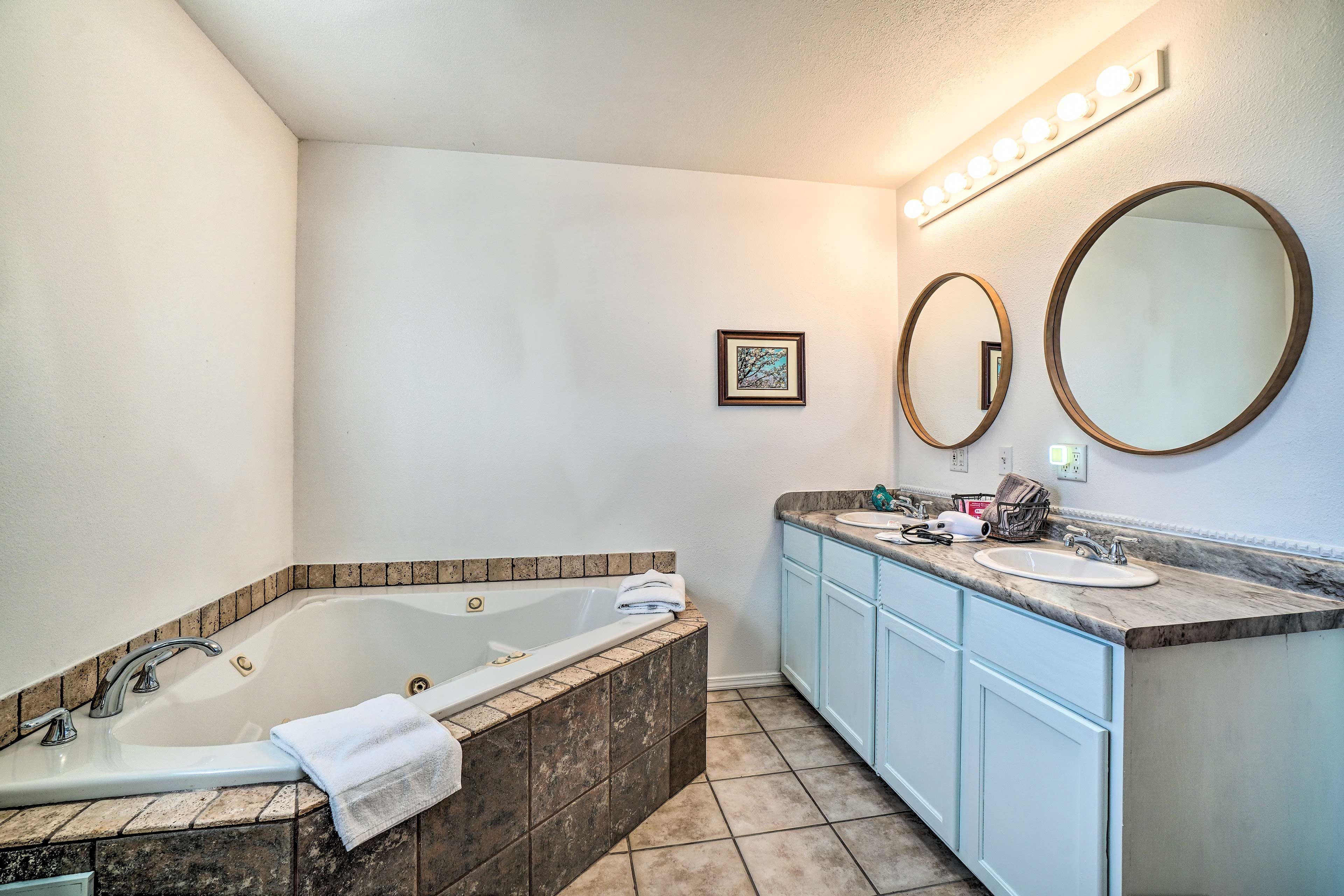 En-Suite Bathroom | Complimentary Toiletries