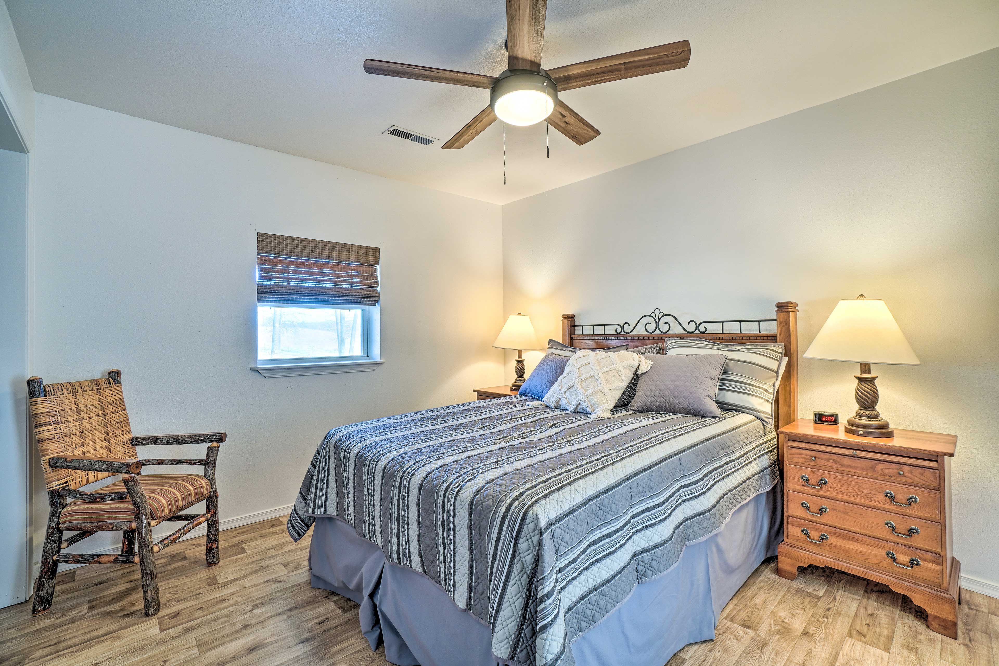 Bedroom 2 | Queen Bed