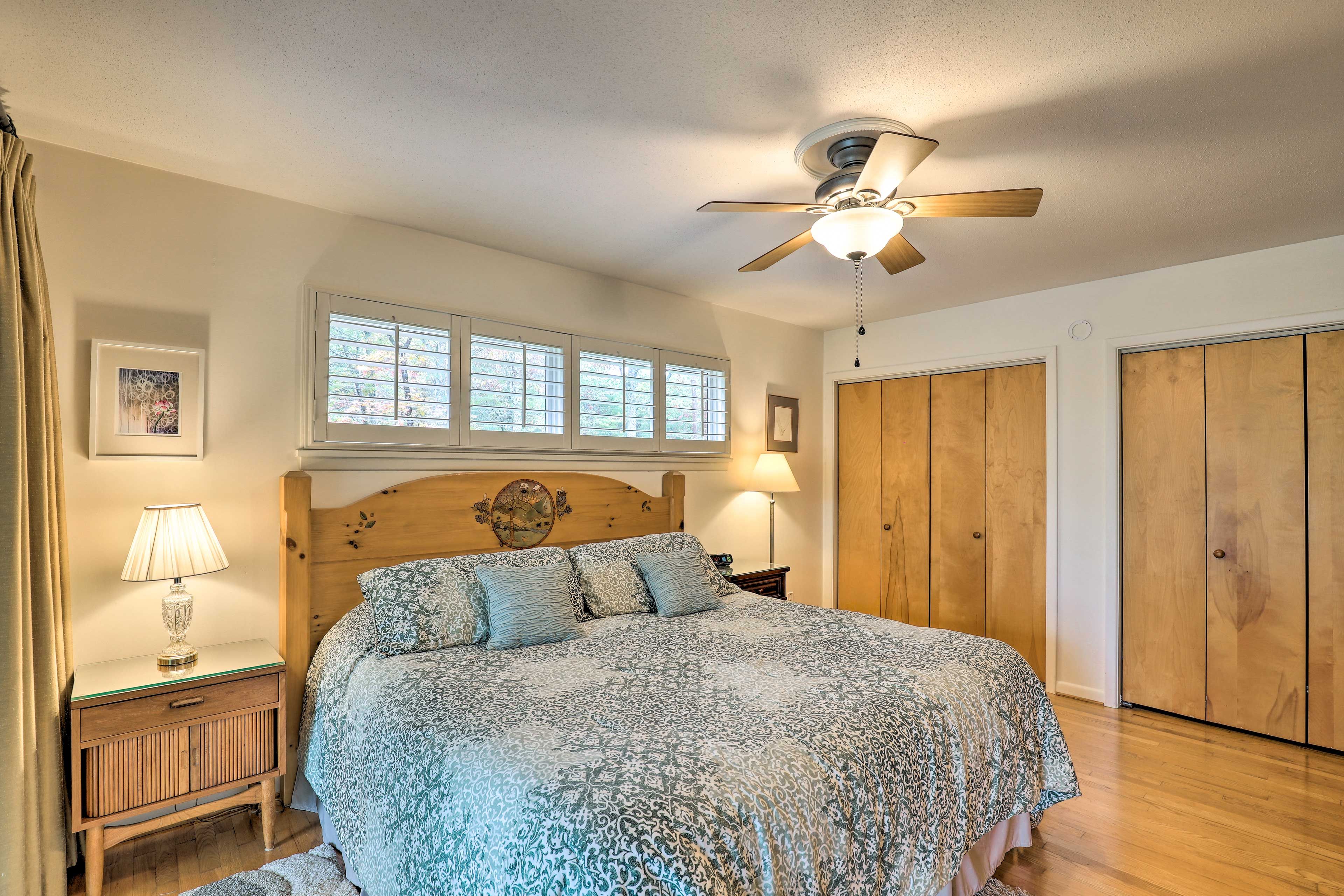 Bedroom 1 | King Bed