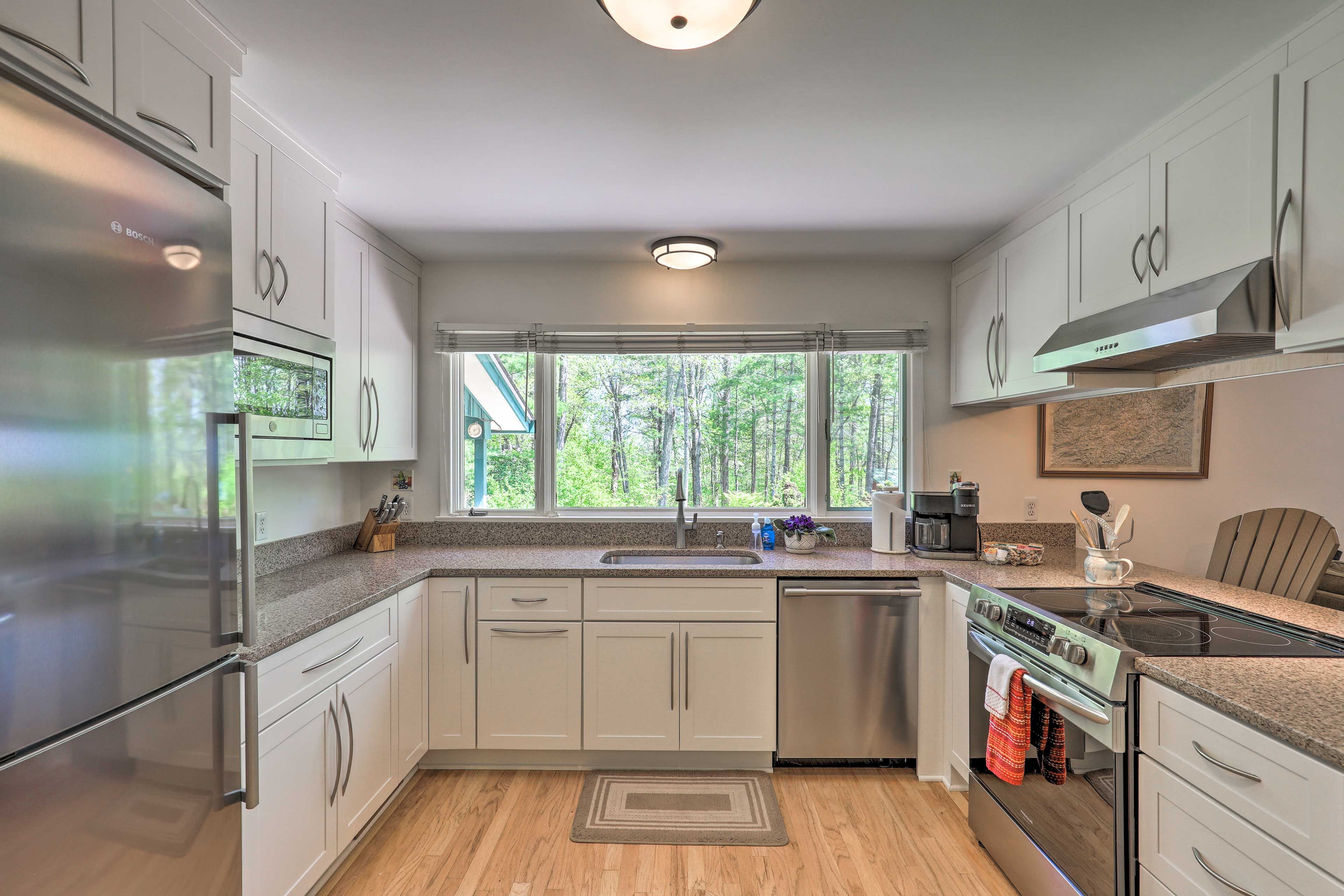 Fully Equipped Kitchen | Microwave