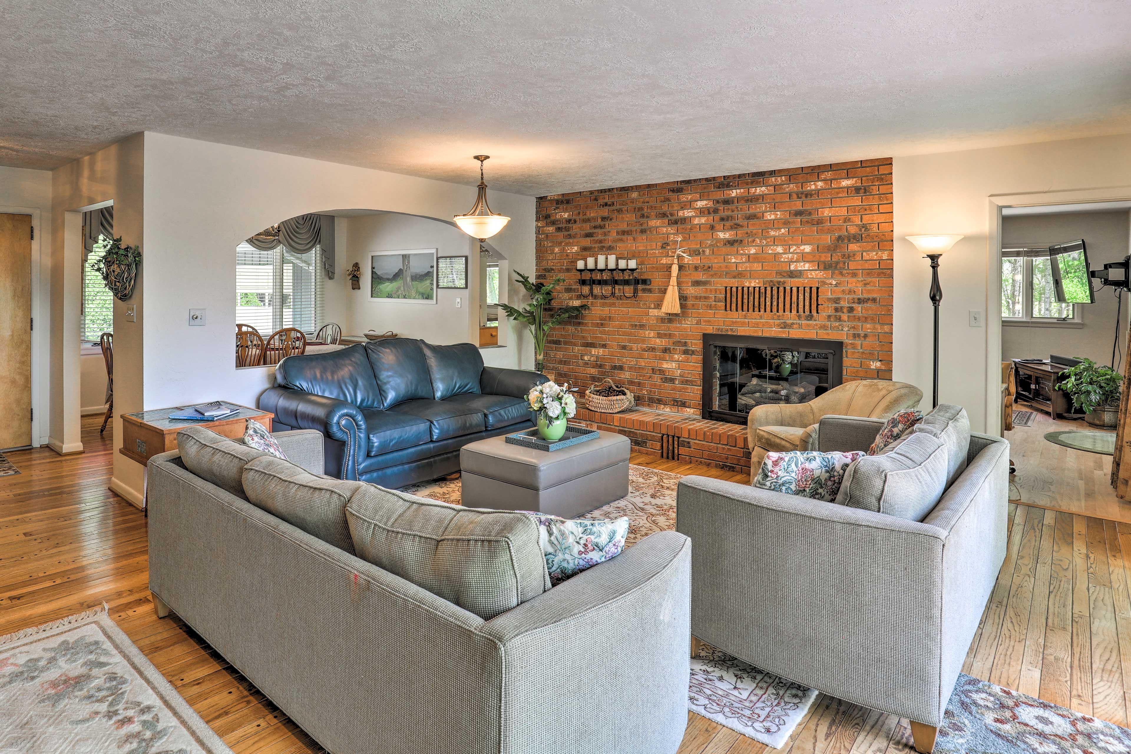 Living Room | Cable Access