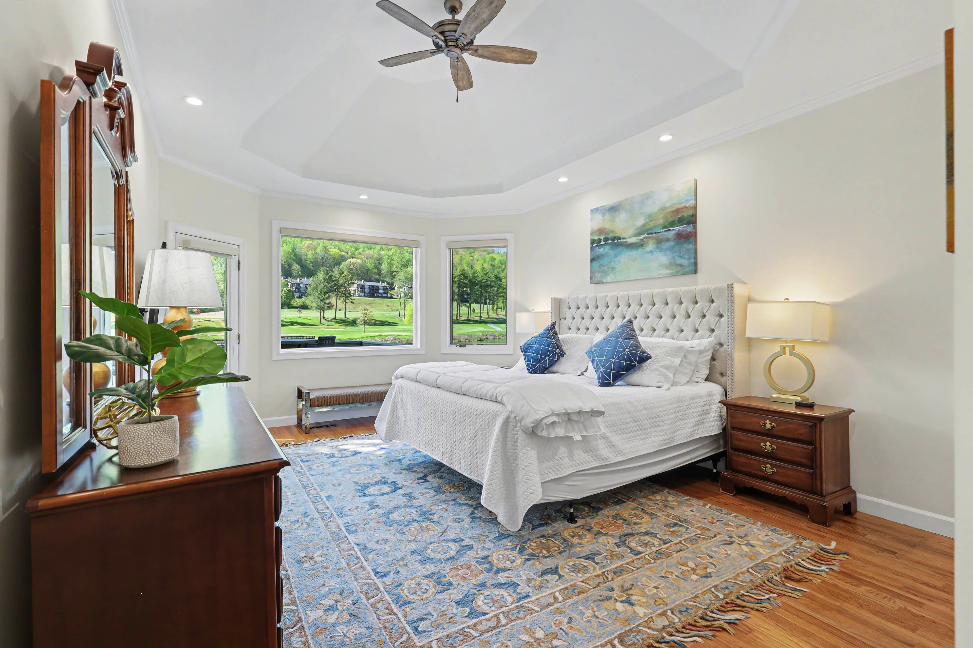 Bedroom 1 | King Bed | 1st Floor