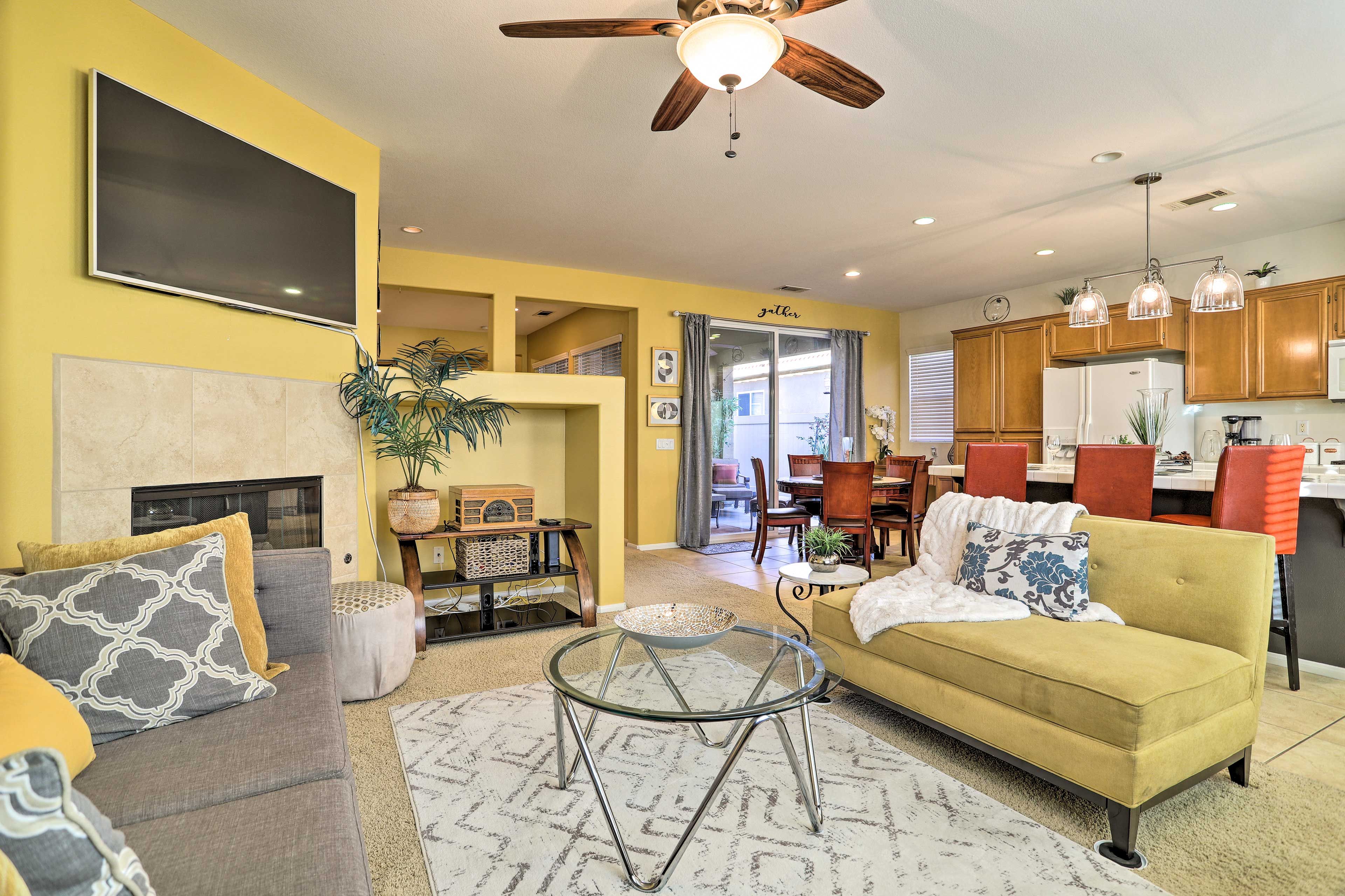 Living Room | Gas Fireplace