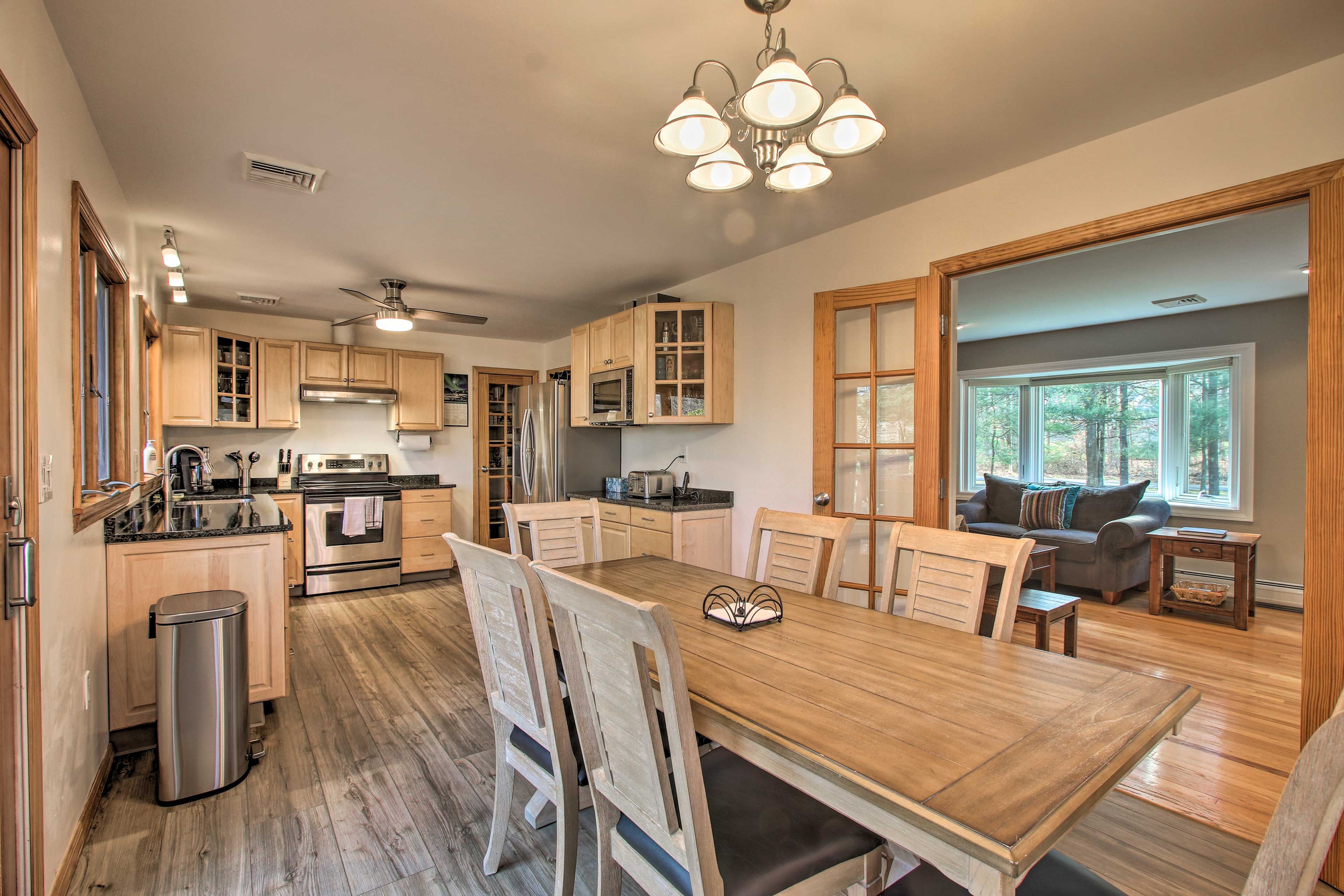 Dining | Dishware & Flatware Provided