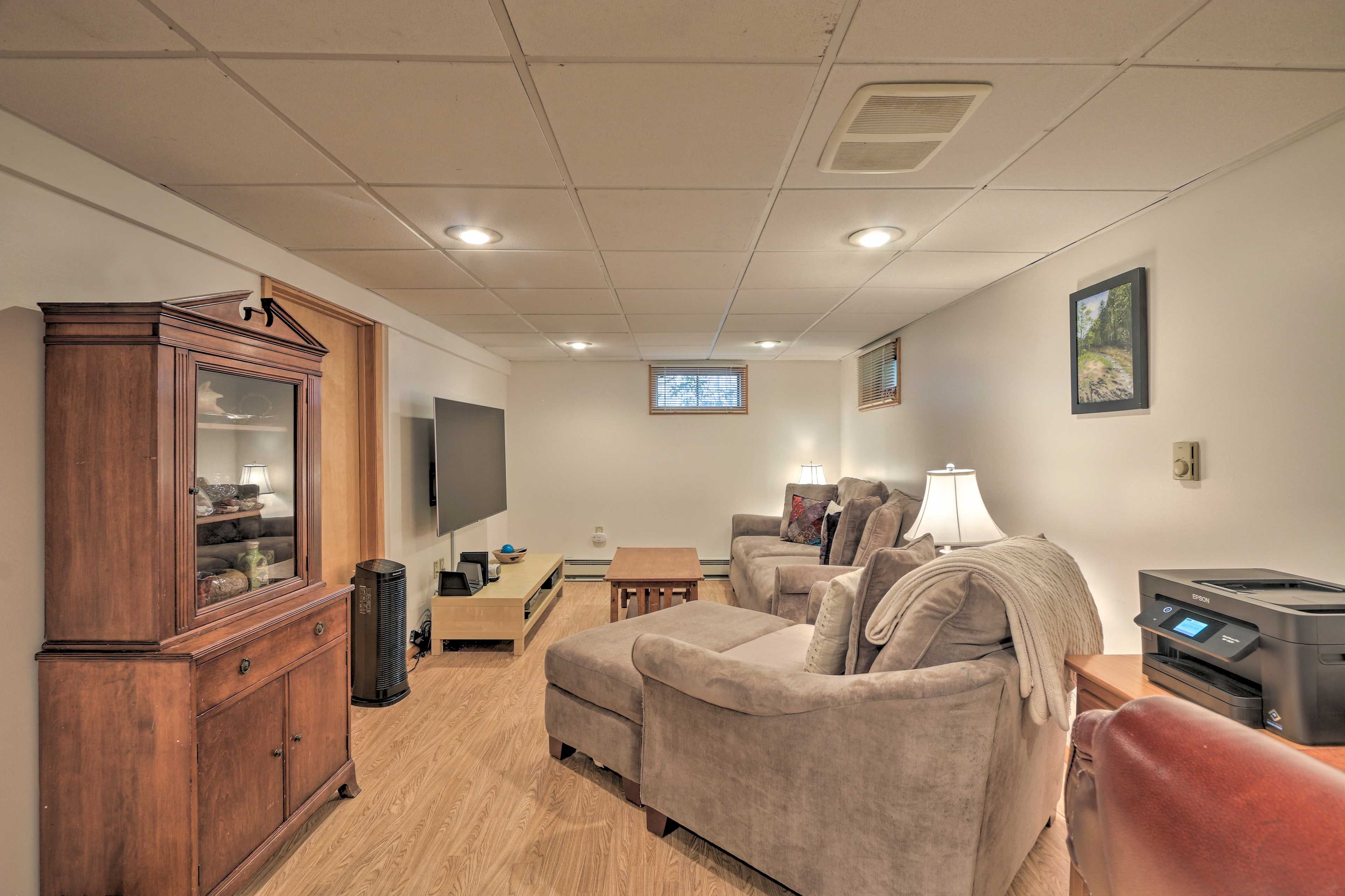 Entertainment Room | Smart TV w/ Cable & DVD Player | Basement