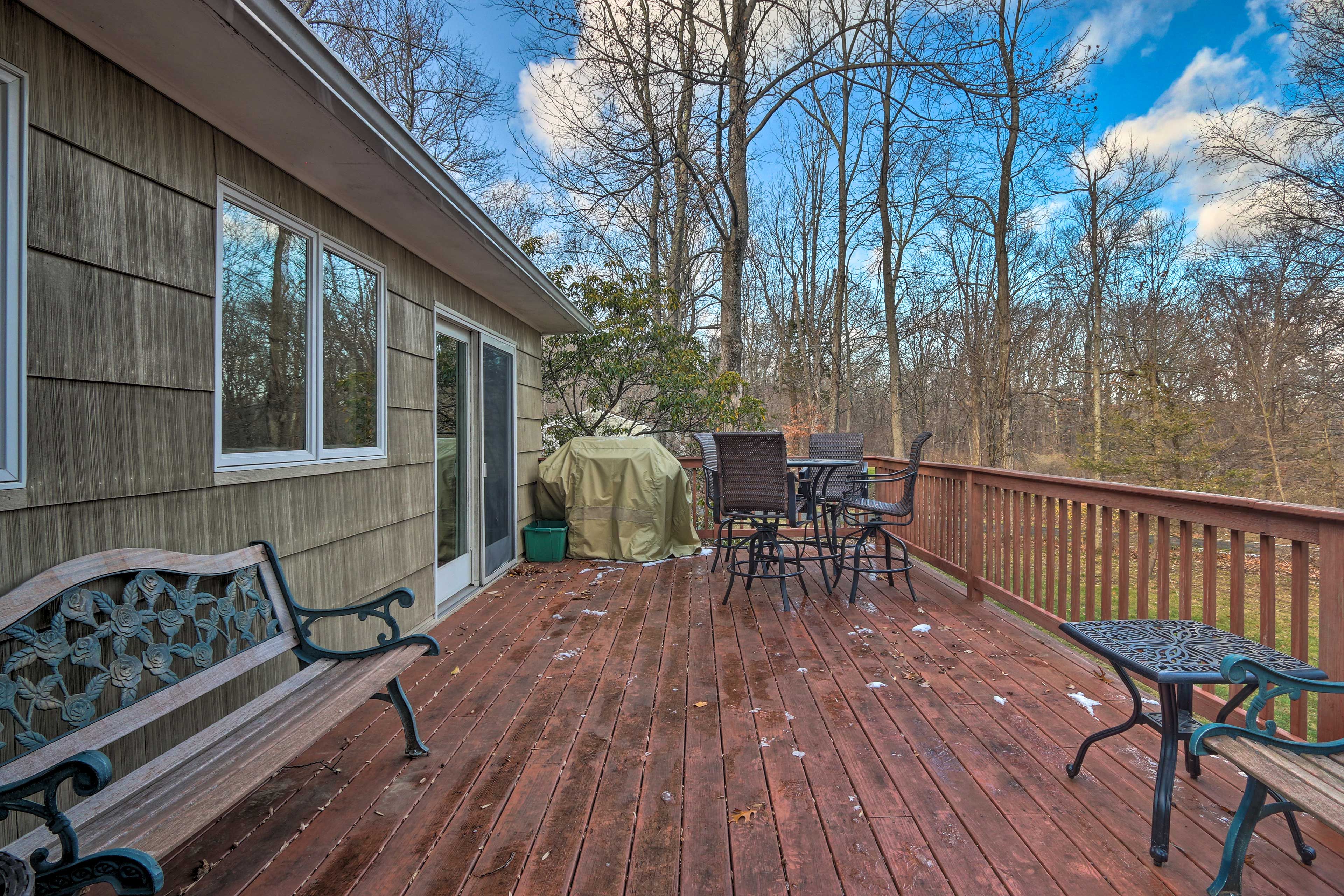 Deck | Gas Grill | Outdoor Dining
