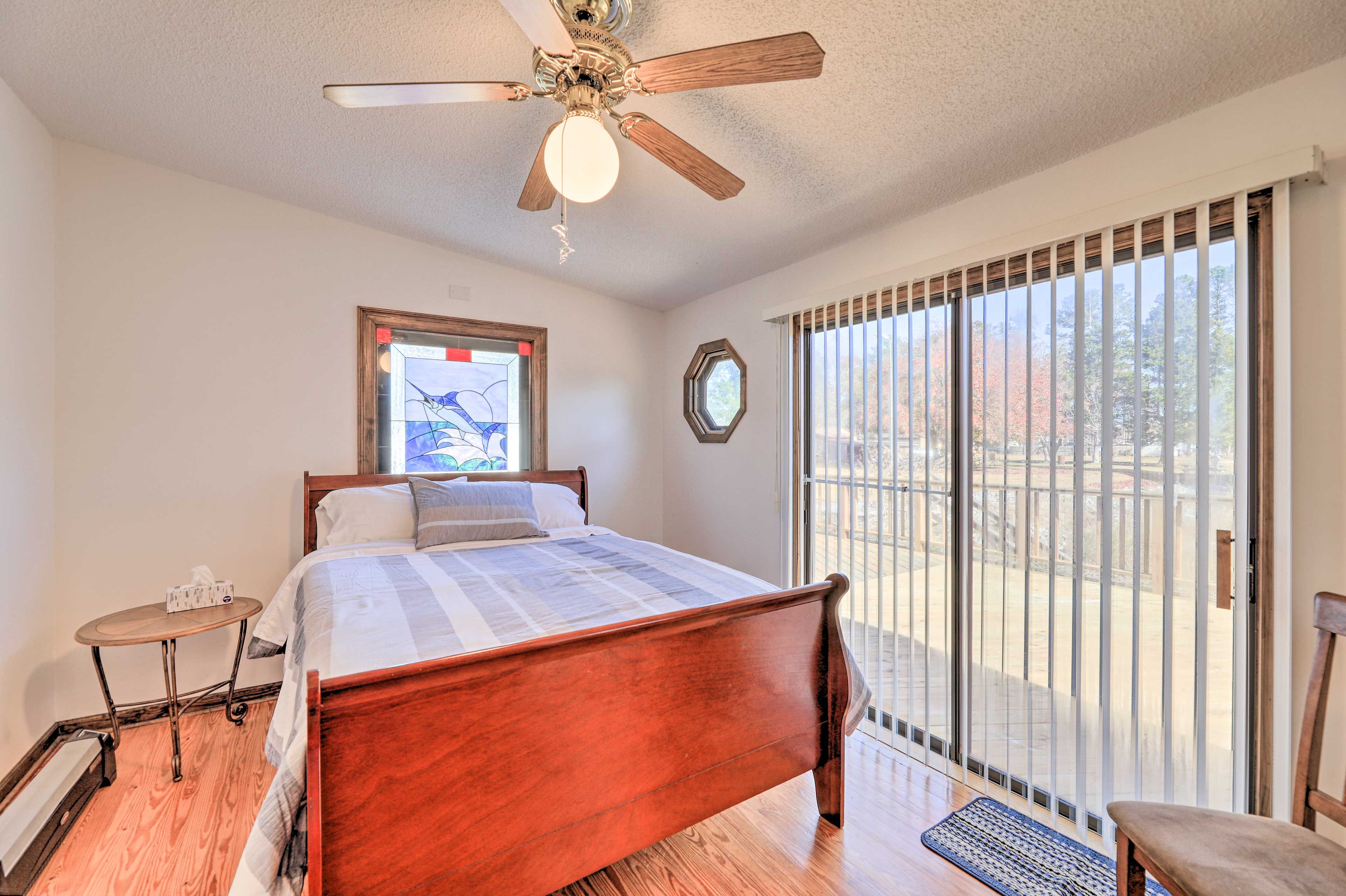 Bedroom | Queen Bed