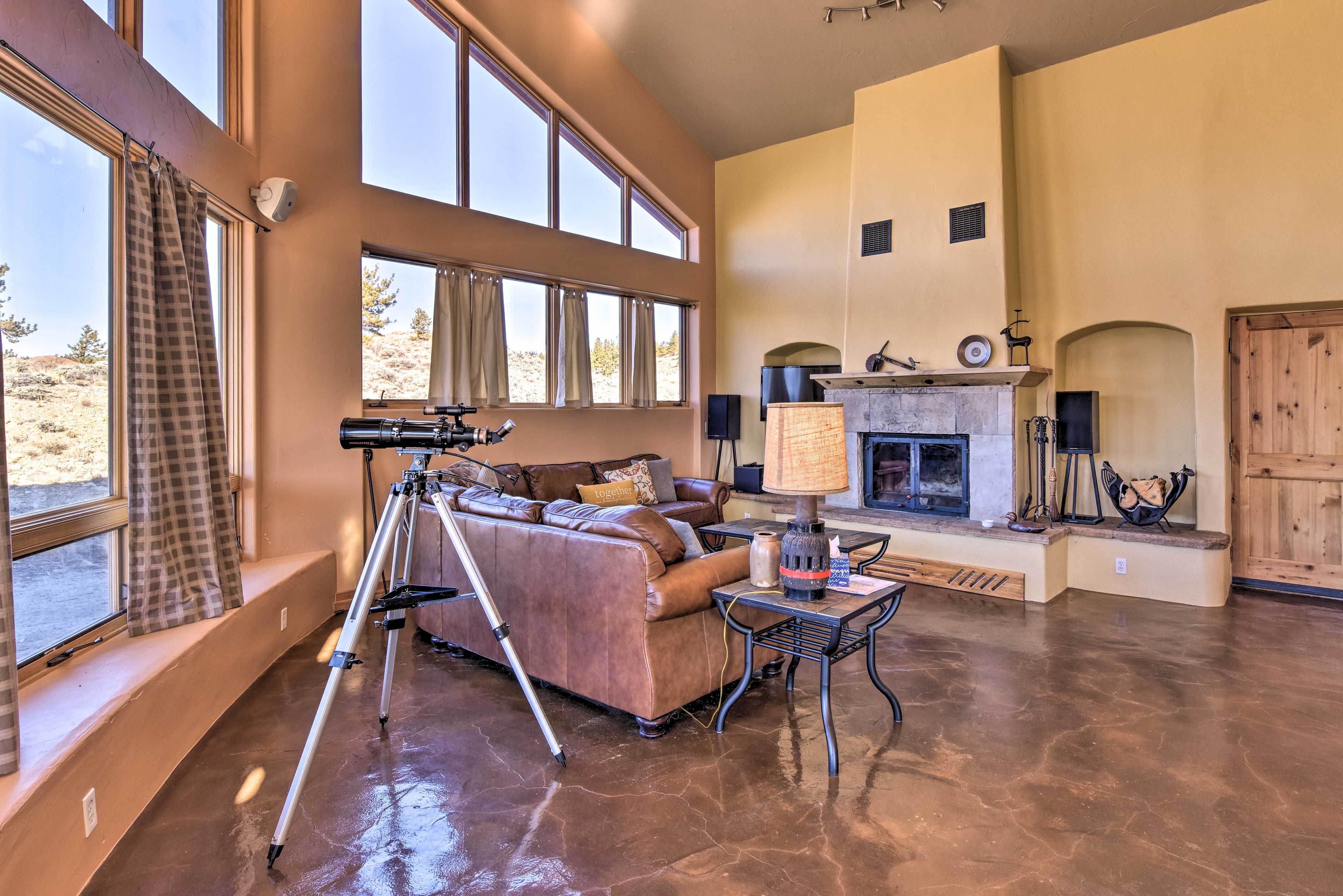 Living Room | Smart TV | Wood-Burning Fireplace