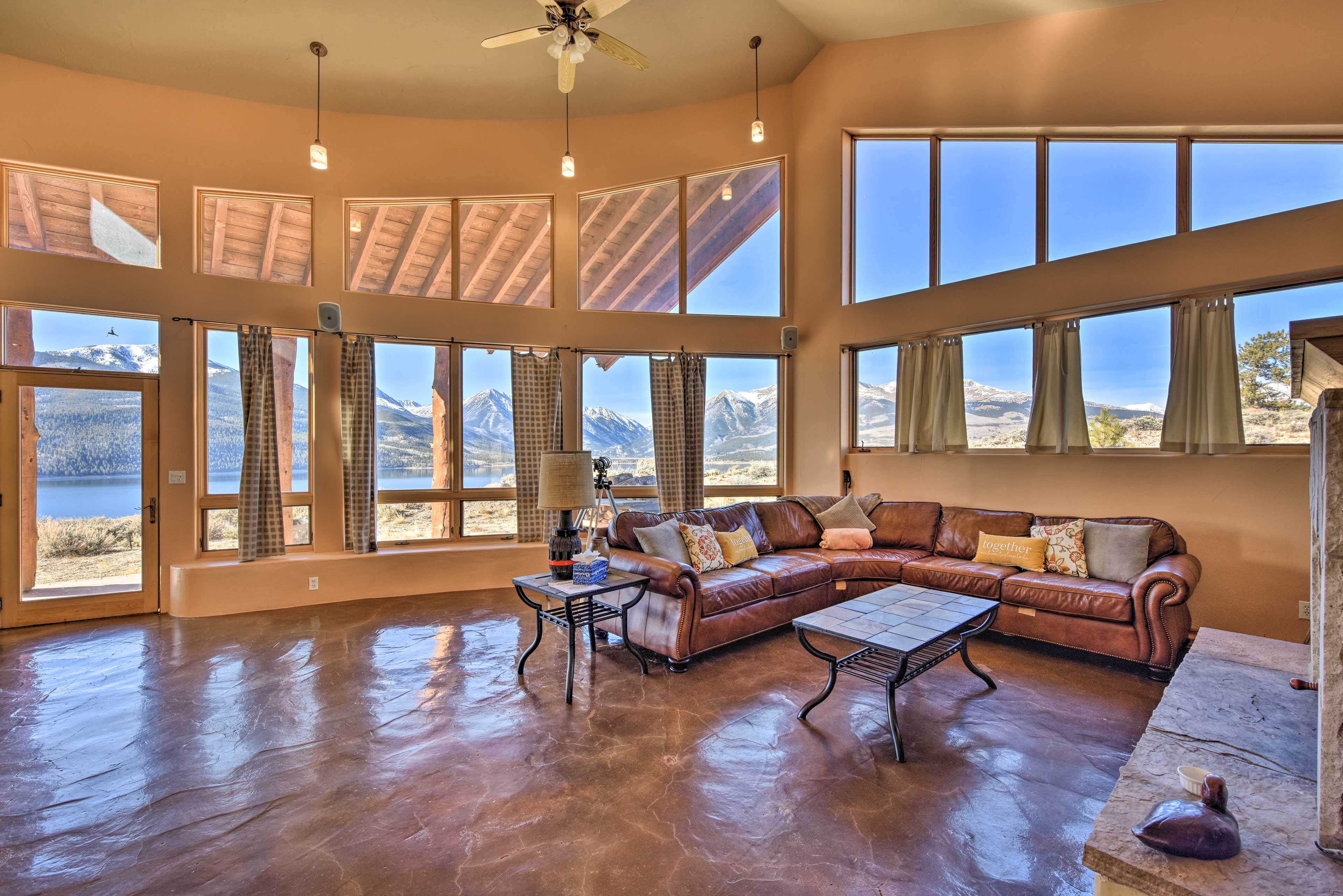 Living Room | Free WiFi
