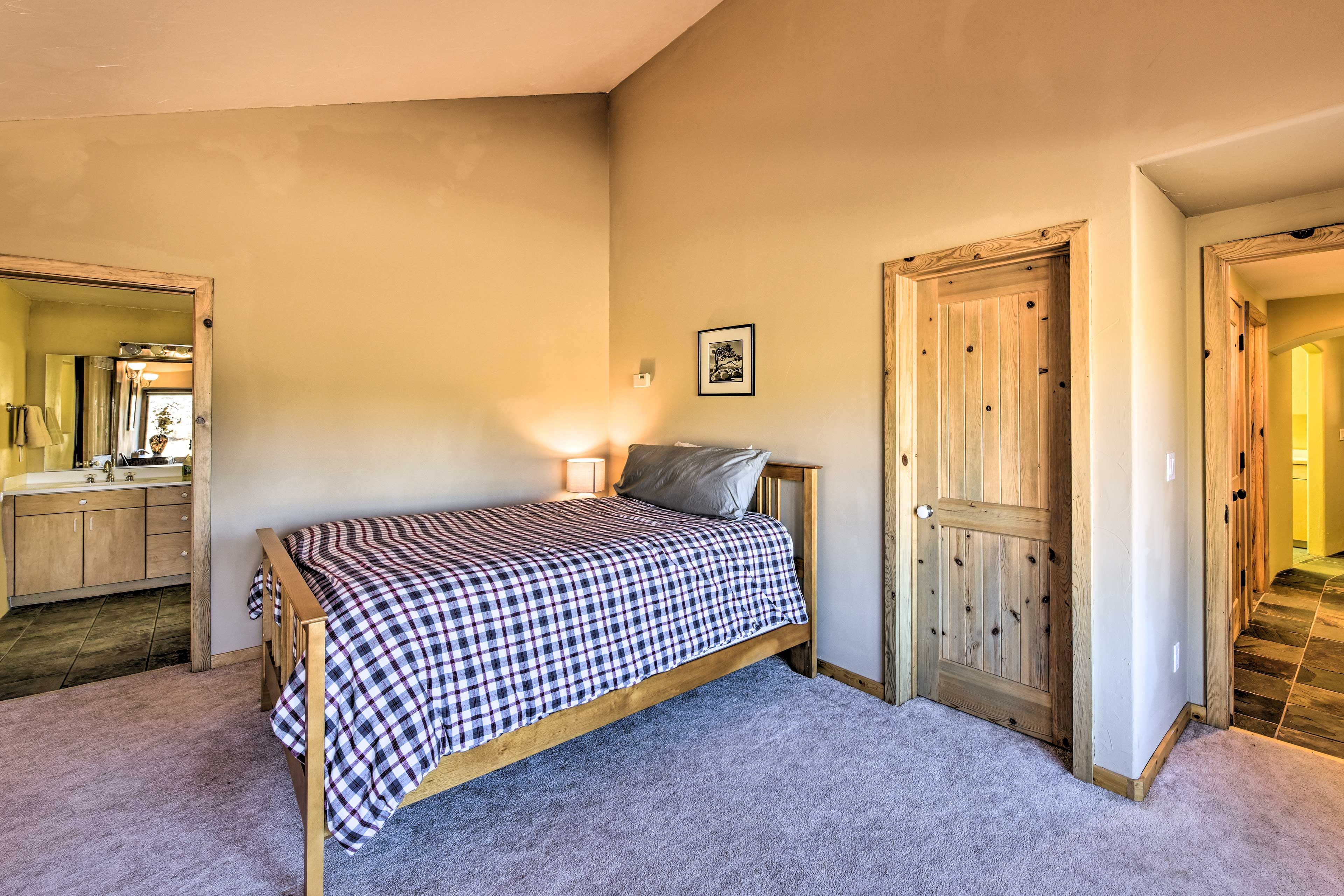 Bedroom 3 | Main Floor | Queen Bed | Attached to Full Jack-and-Jill Bathroom