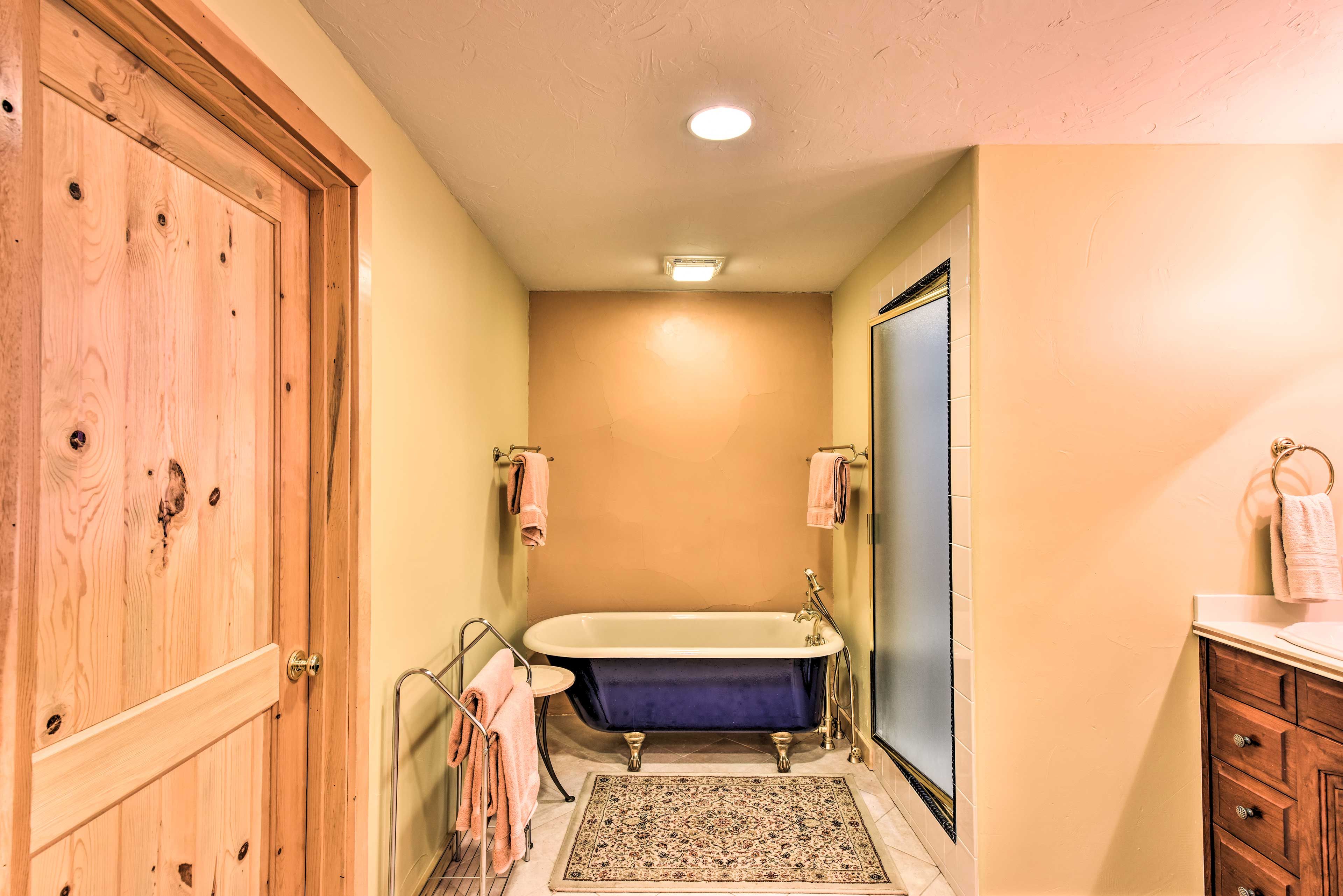Full Jack-and-Jill Bathroom