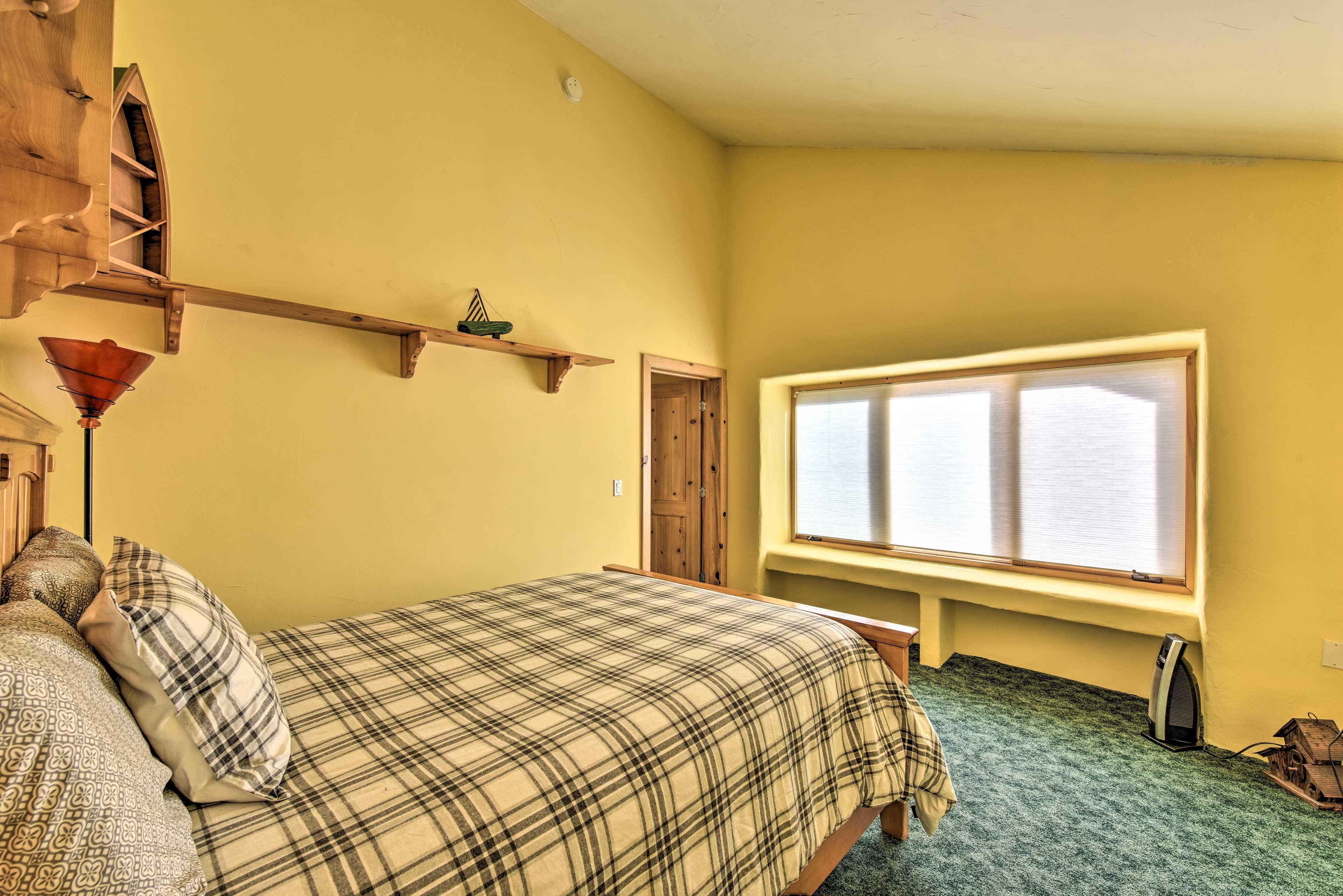 Bedroom 2 | Main Floor | Queen Bed