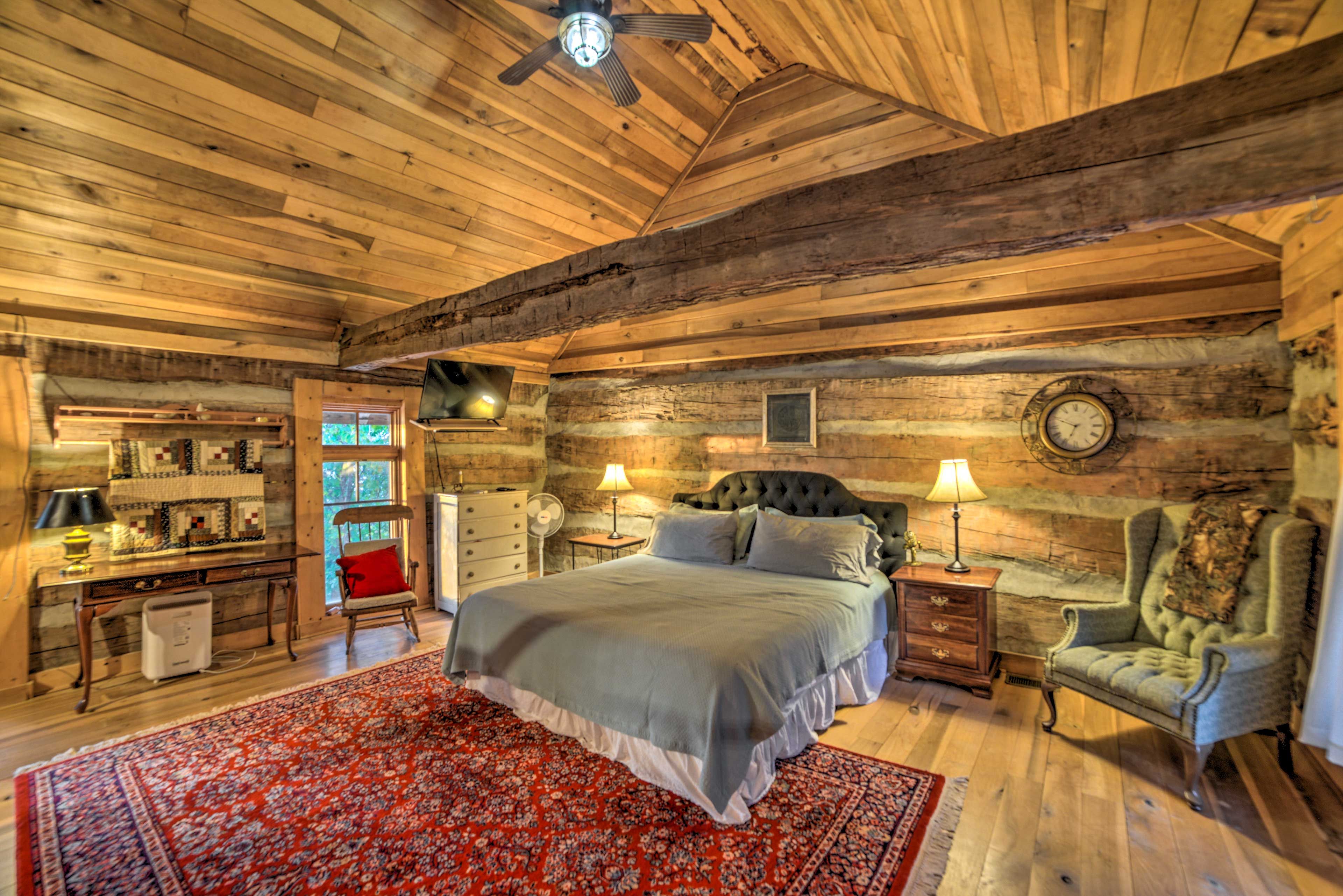 Bedroom 1 | King Bed | Linens Provided