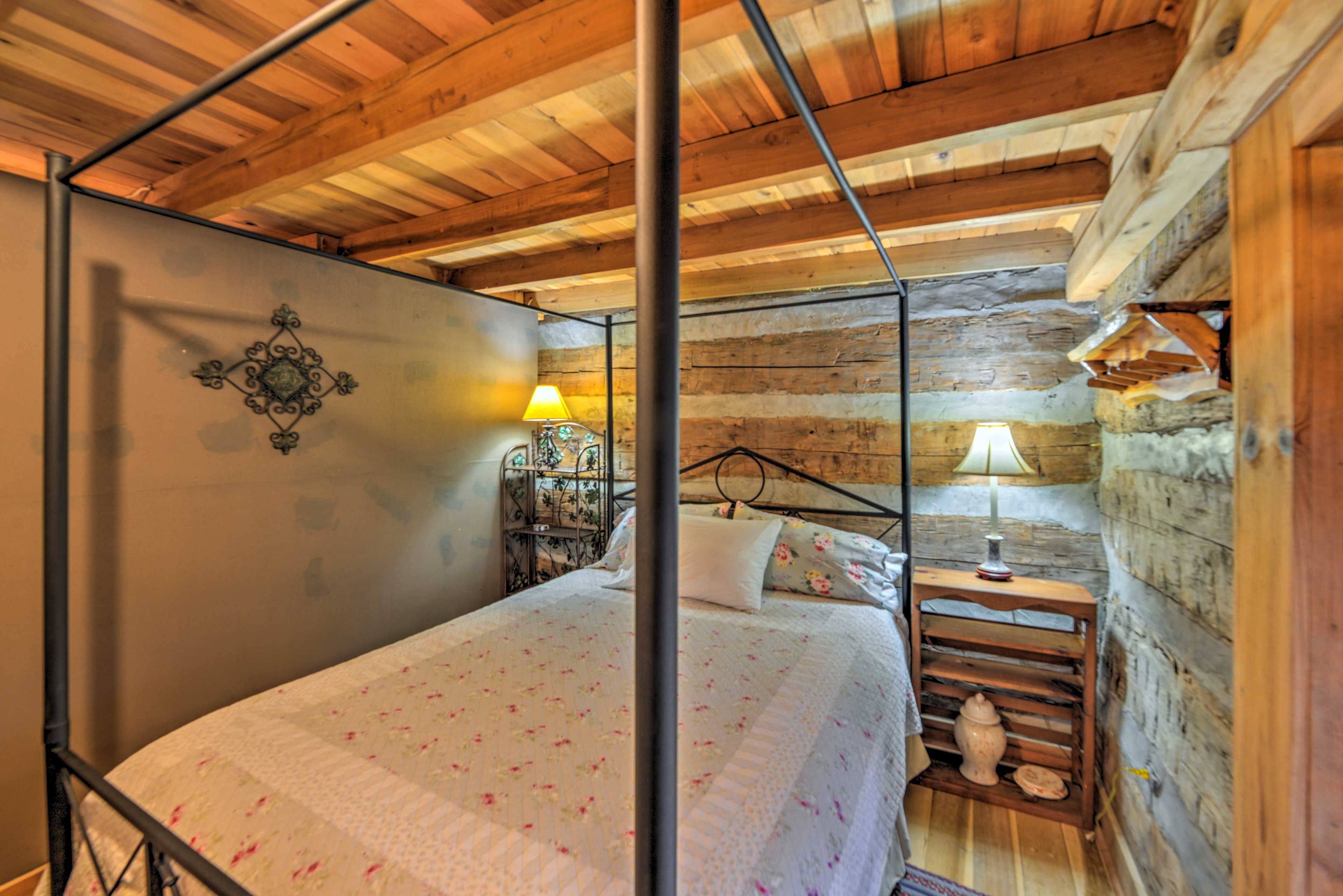 Bedroom 2 | Queen Bed