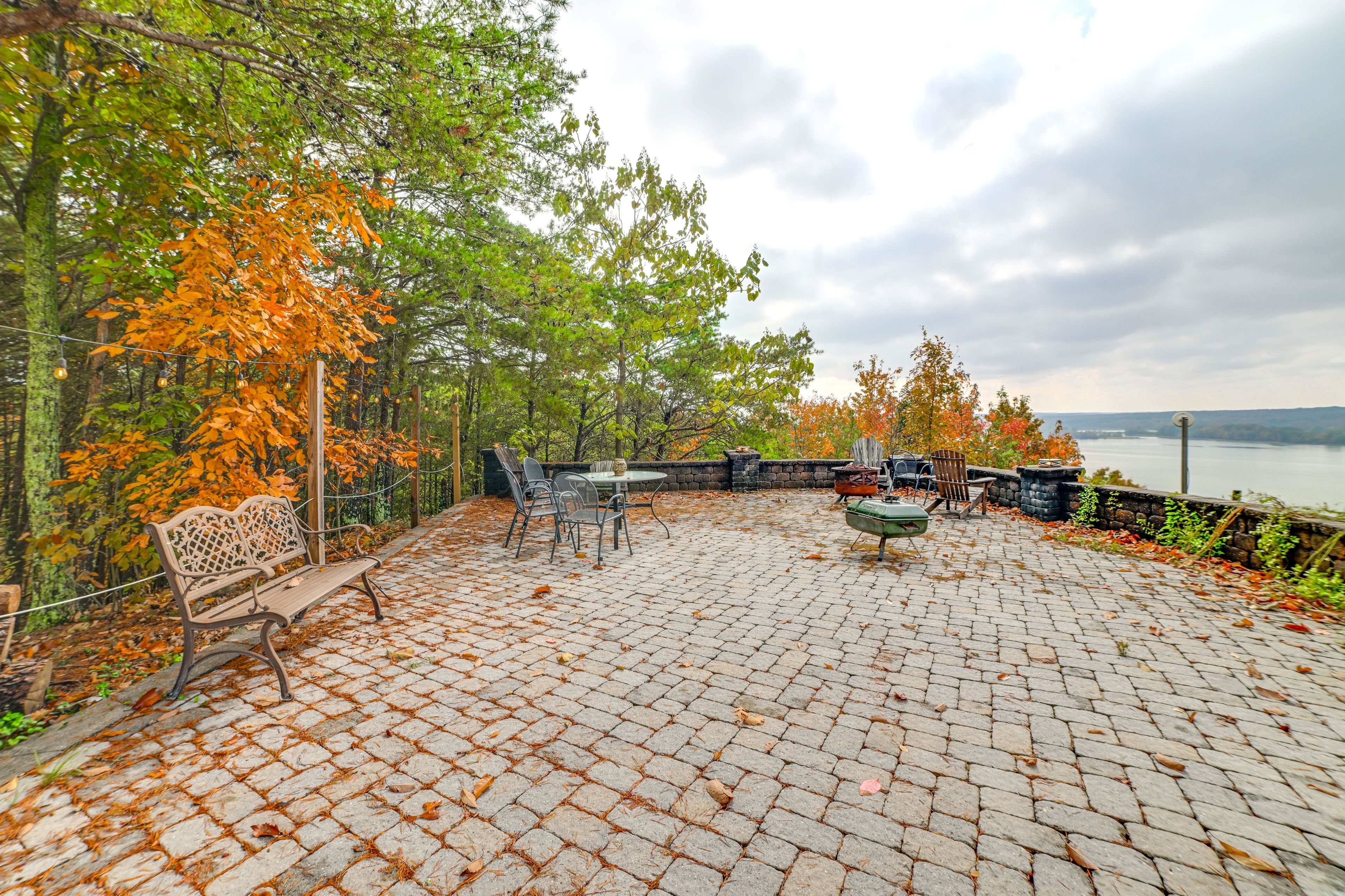 Waverly Vacation Rental | 2BR | 1.5BA | Stairs Required to Access | 1,650 Sq Ft