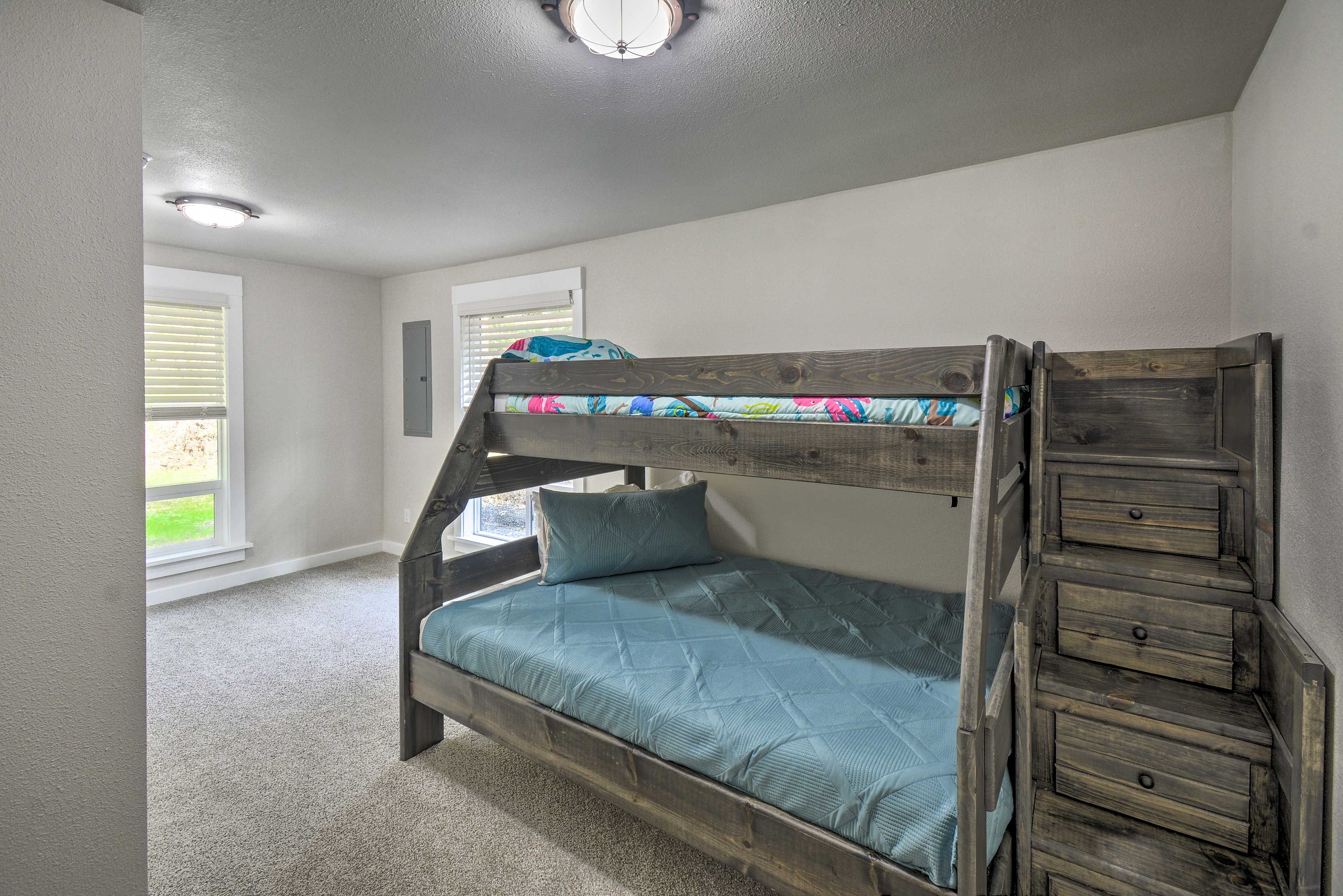 Bedroom 4 | Bottom Floor | Twin/Full Bunk Bed