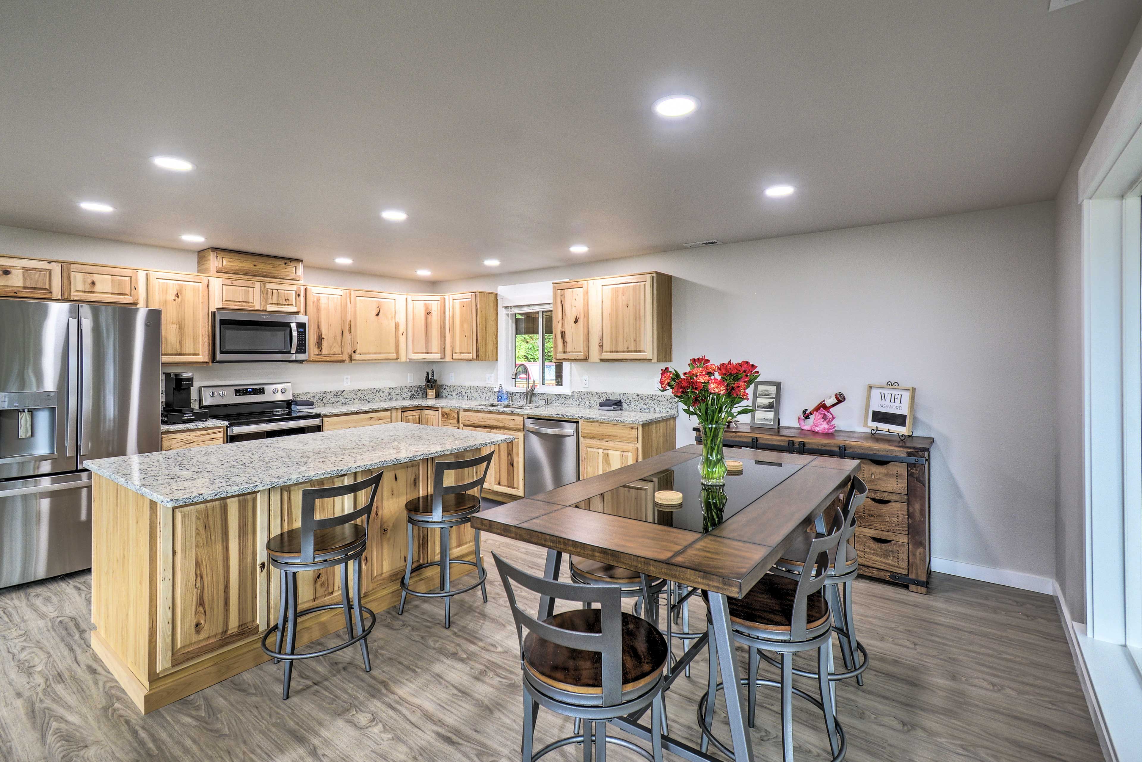 Kitchen | Dishware/Flatware