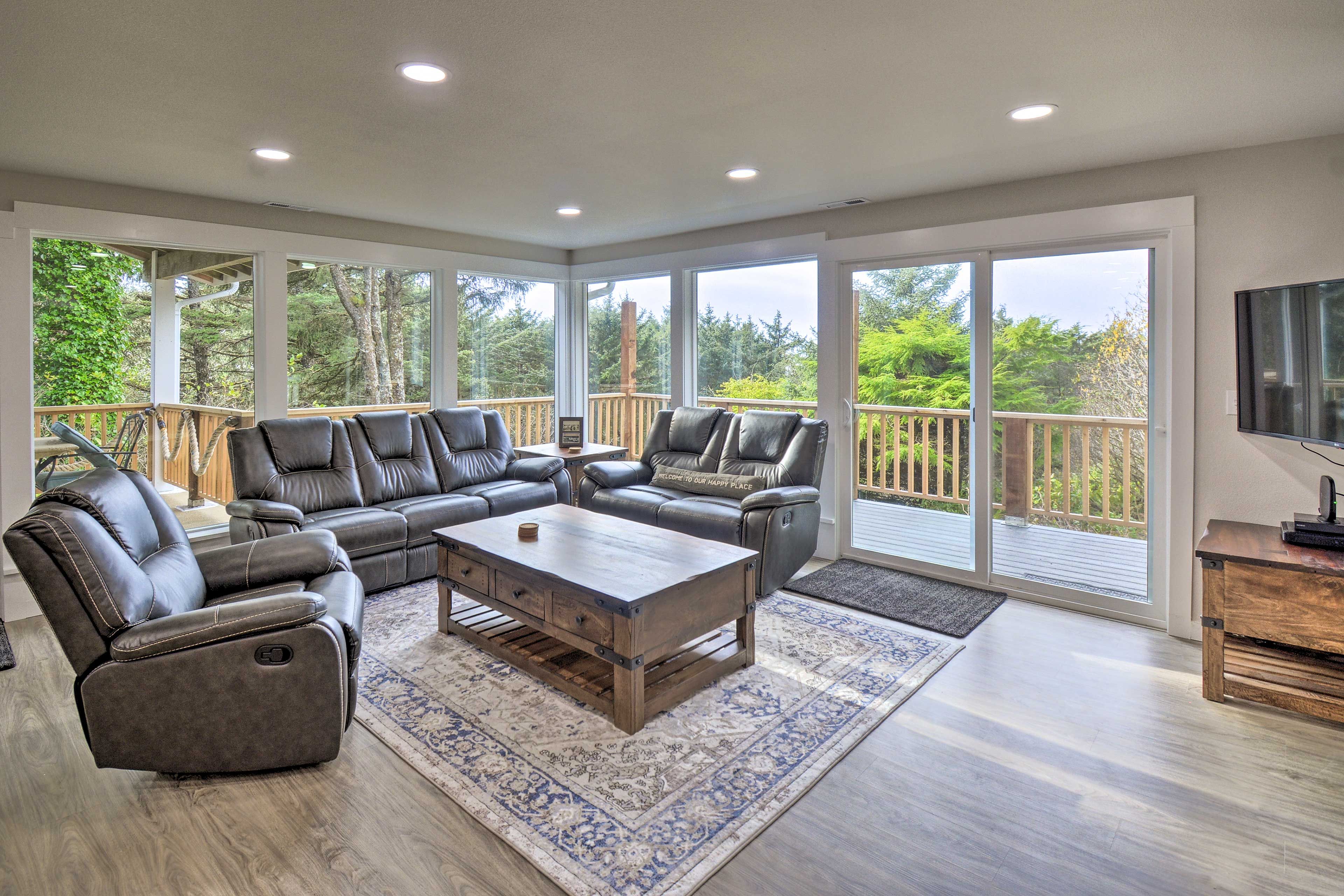 Living Room | Main Floor | Smart TV