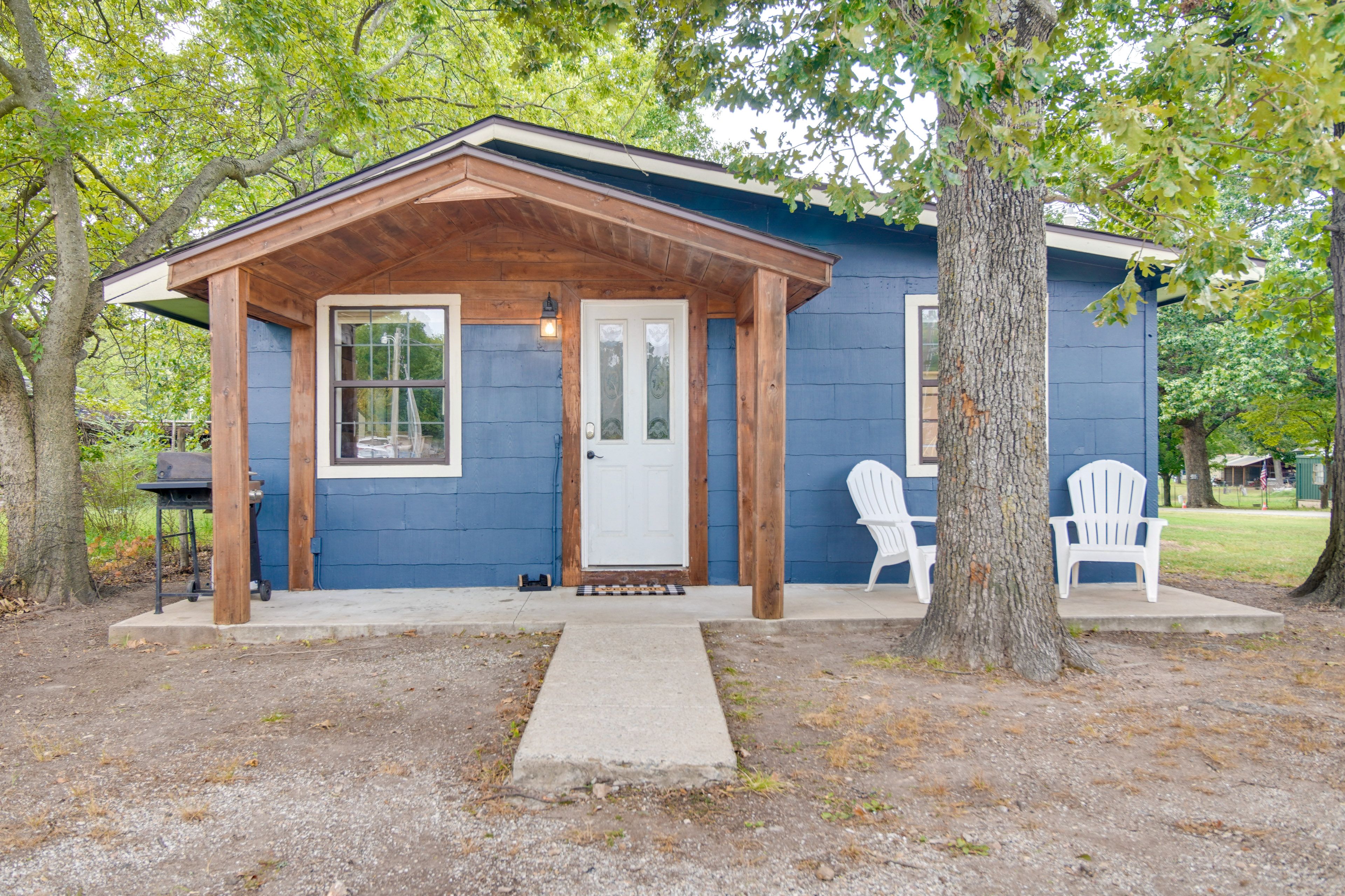 Disney Vacation Rental | 3BR | 1BA | 1,200 Sq Ft | 1 Step Required