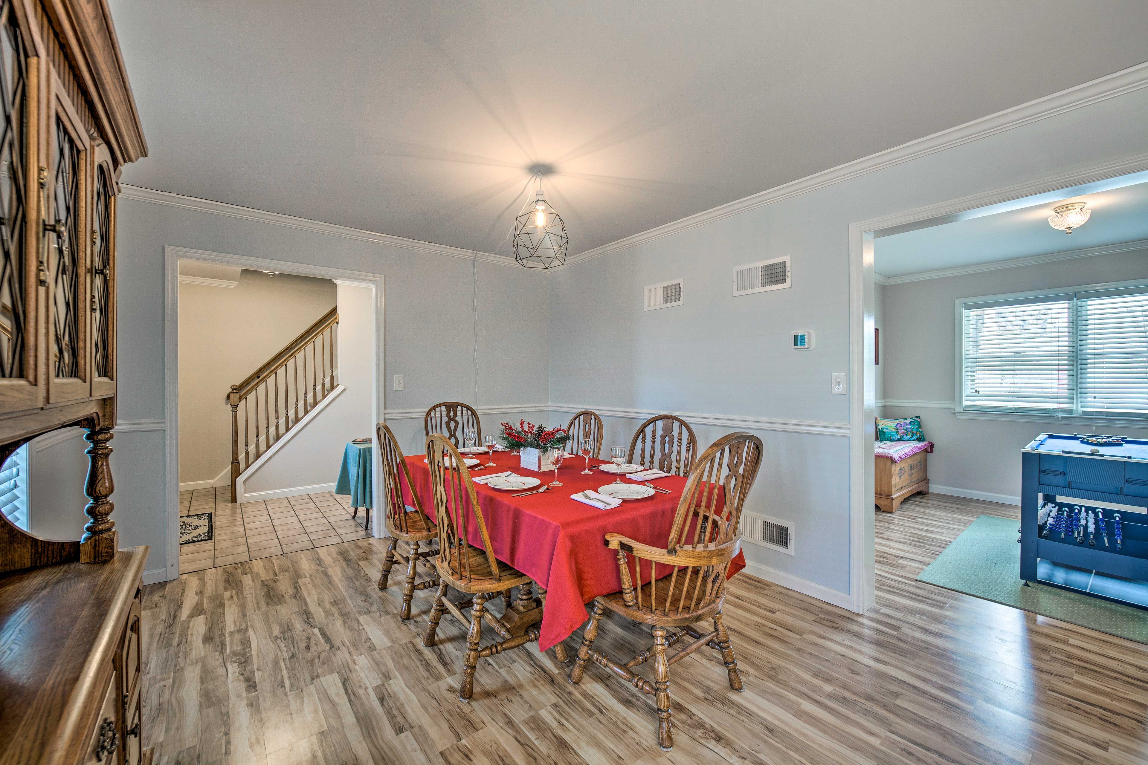 Dining Room | 8-Person Table