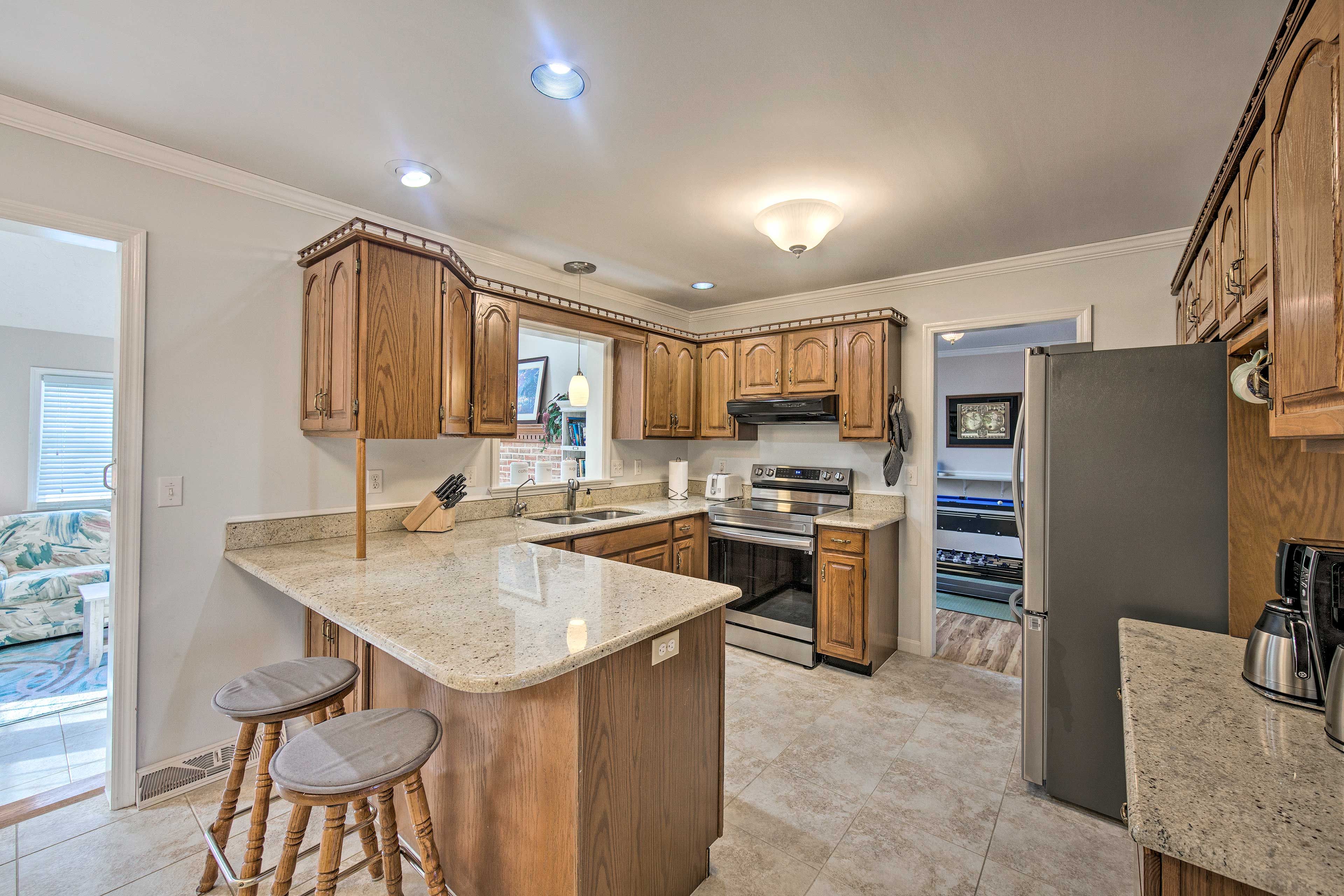 Kitchen | 2-Person Breakfast Bar