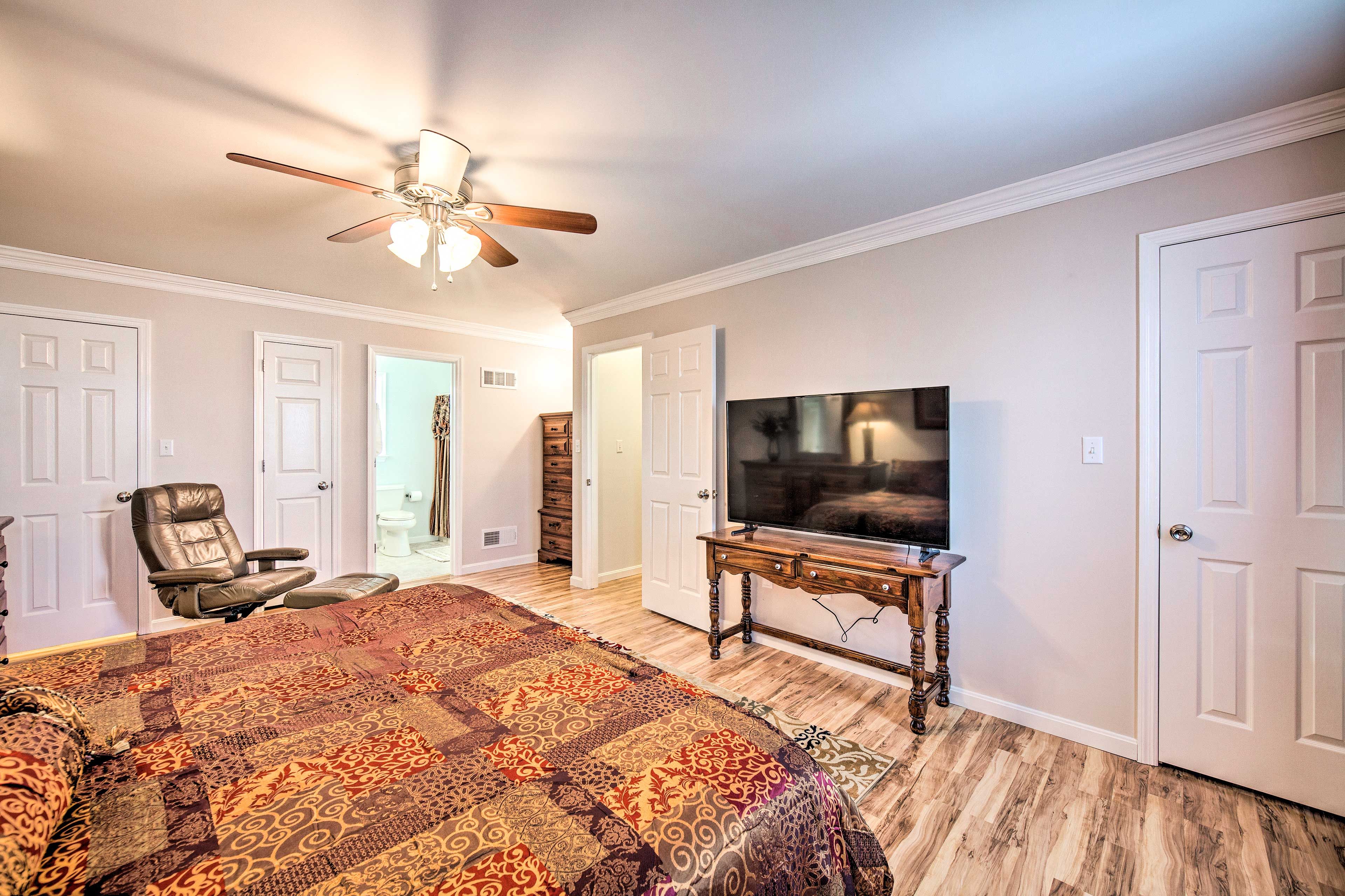Bedroom 1 | Smart TV