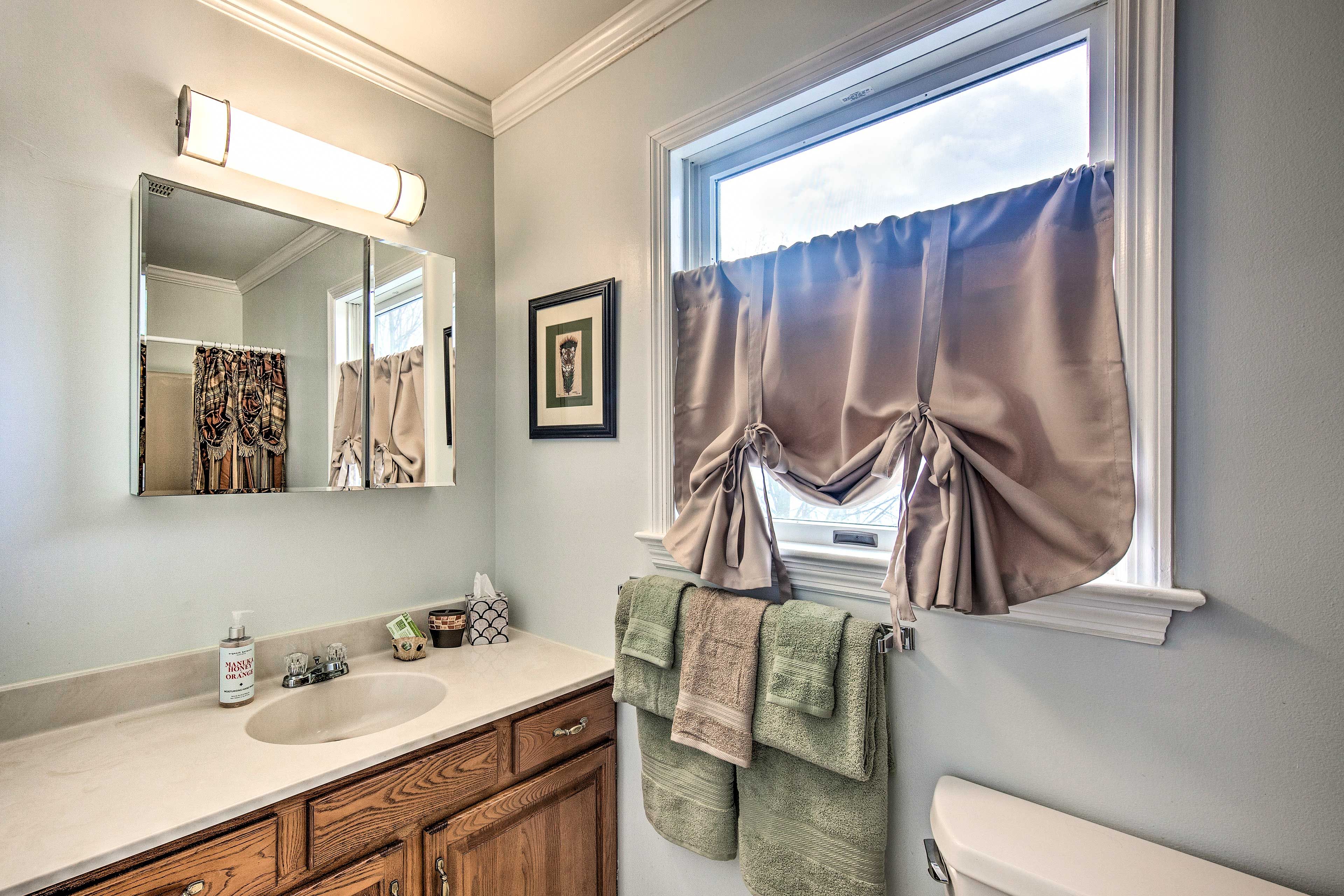 Full Bathroom | 2nd Floor