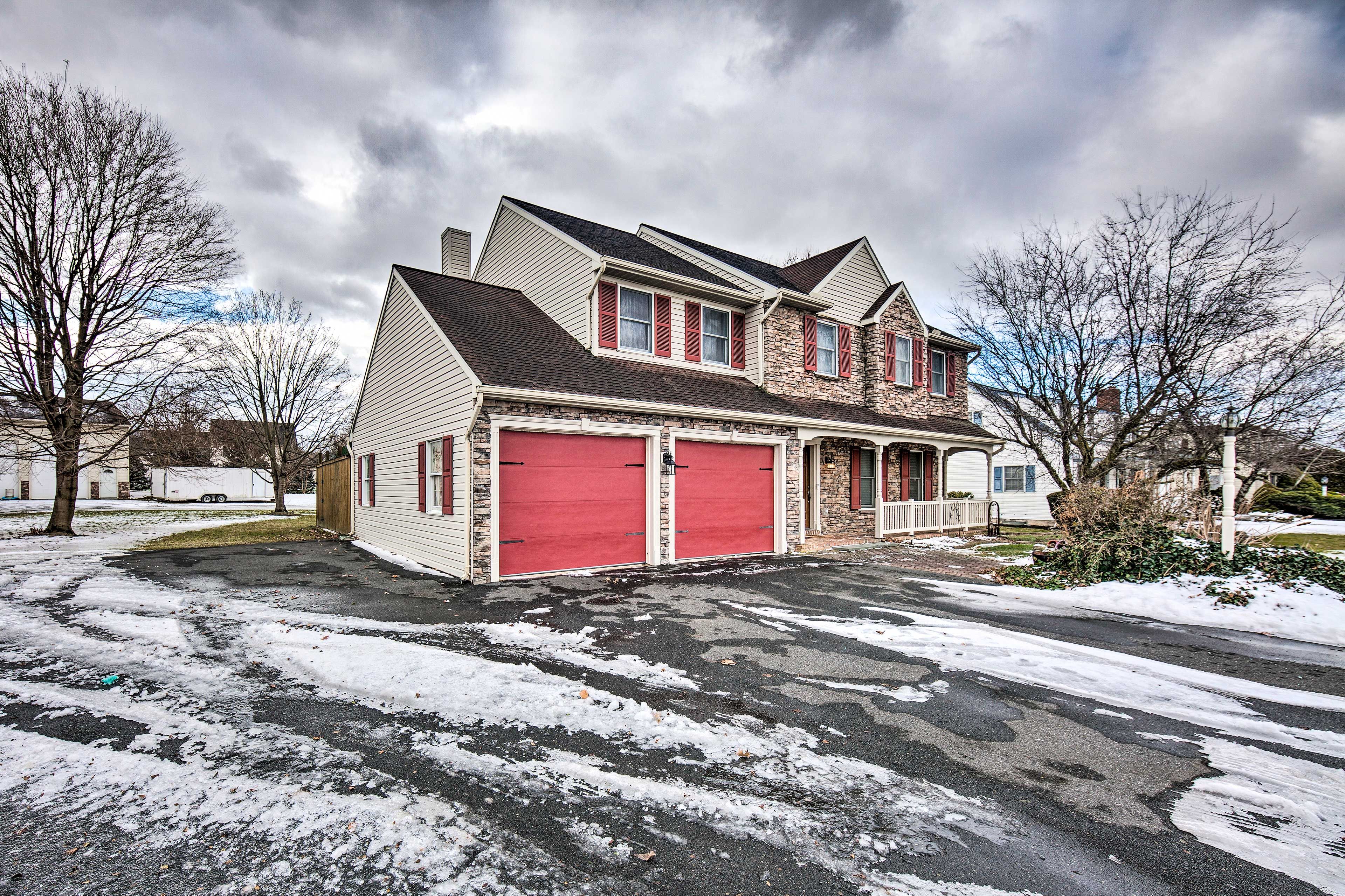 Parking | Driveway (8 Vehicles) | RV/Trailer Parking Available
